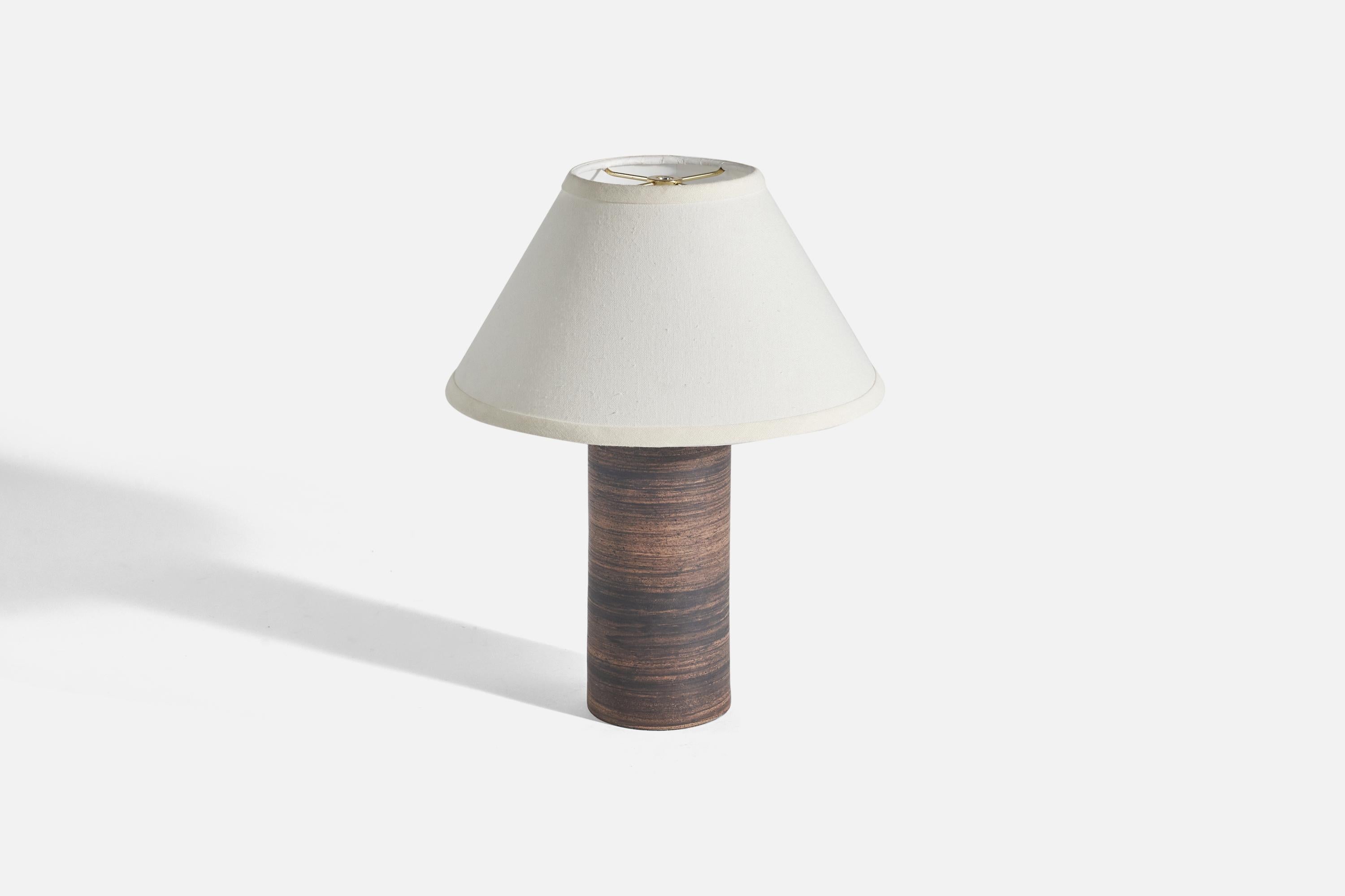 Mid-Century Modern Designer suédois, lampe de bureau, grès brun, Suède, vers les années 1960 en vente