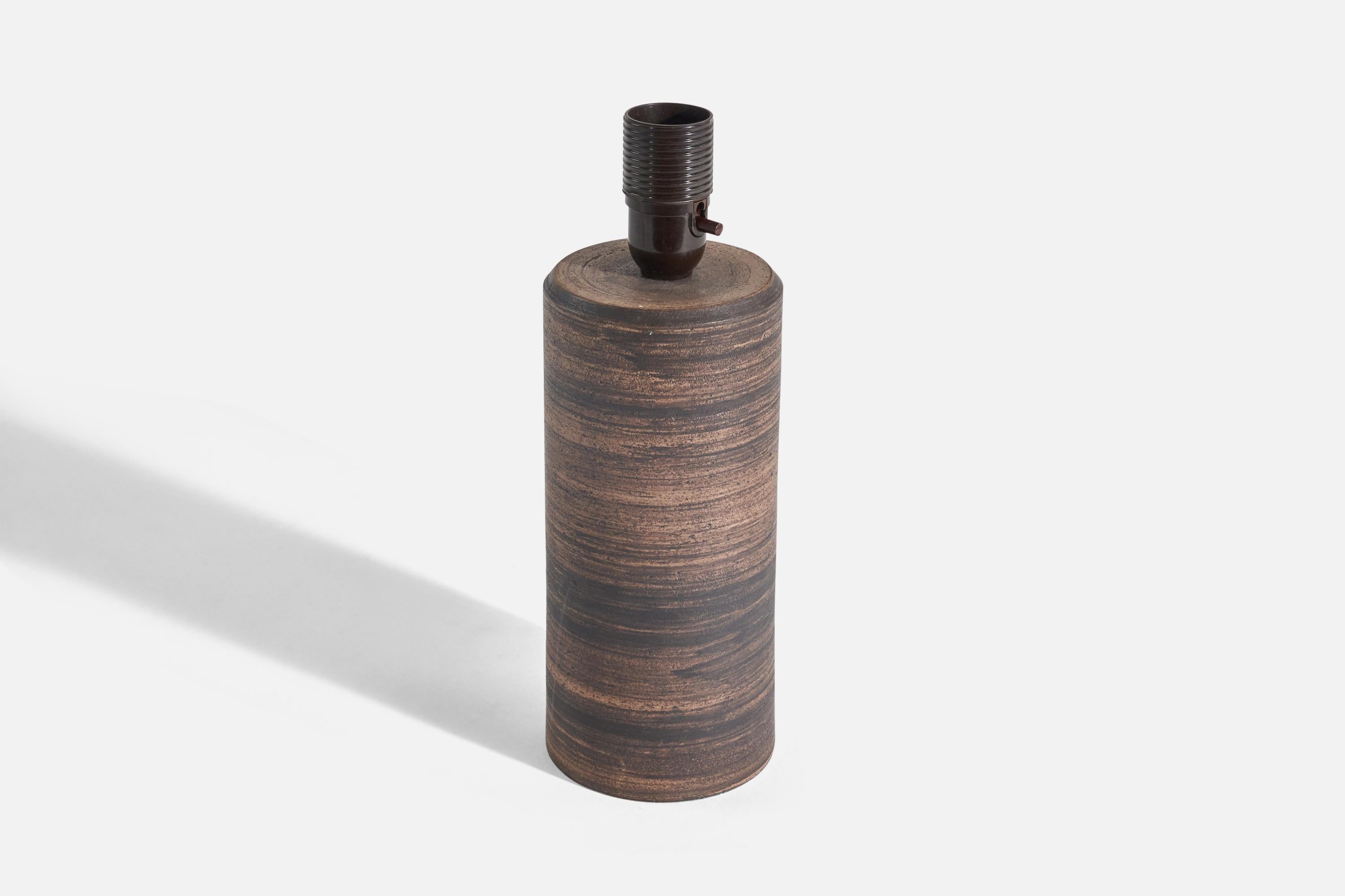Suédois Designer suédois, lampe de bureau, grès brun, Suède, vers les années 1960 en vente