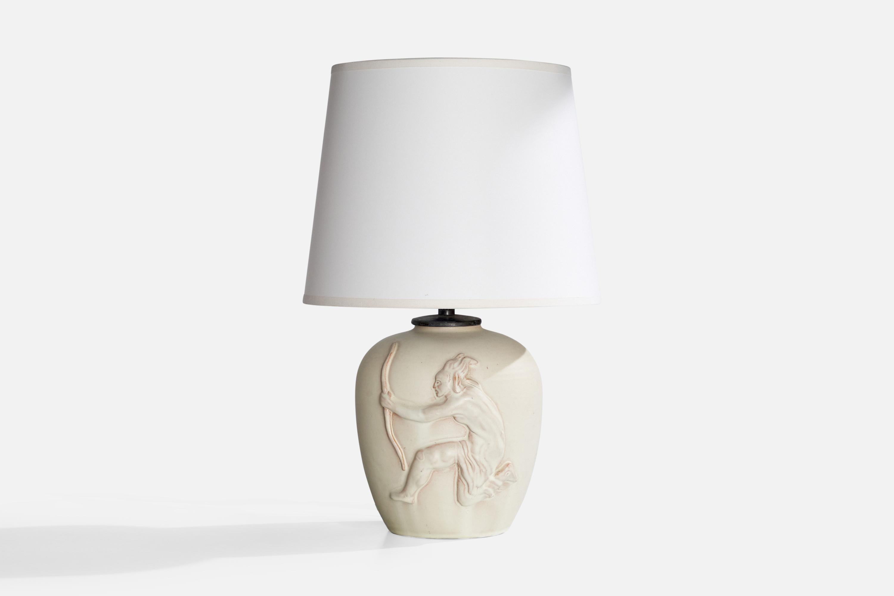 Lampada da tavolo in ceramica bianca e ottone progettata e prodotta in Svezia, anni '30 circa.

Dimensioni della lampada (pollici): 10,5