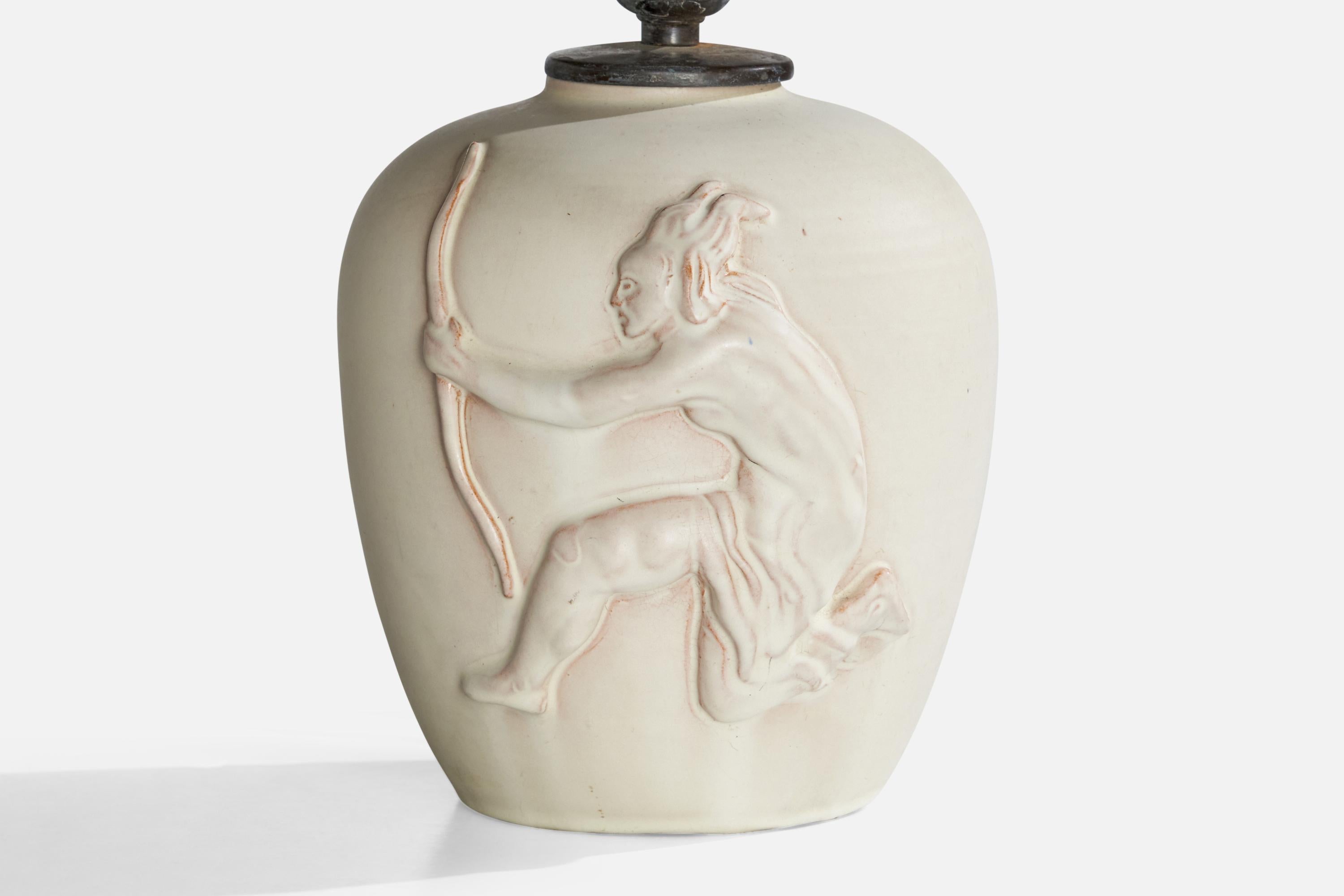 Metà XX secolo Lampada da tavolo di design svedese, ceramica, ottone, Svezia, anni '1930 in vendita