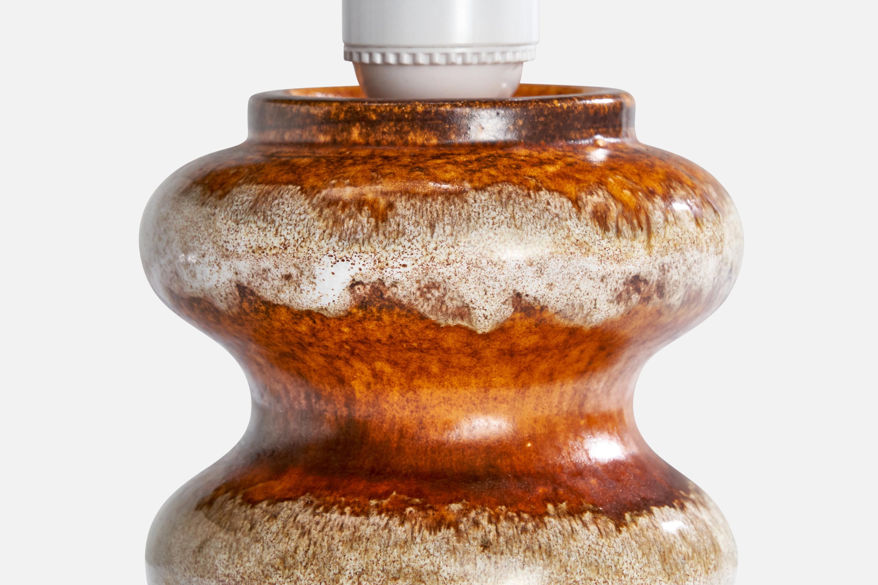 Céramique Designer suédois, lampe de bureau, céramique, tissu, Suède, 1970 en vente