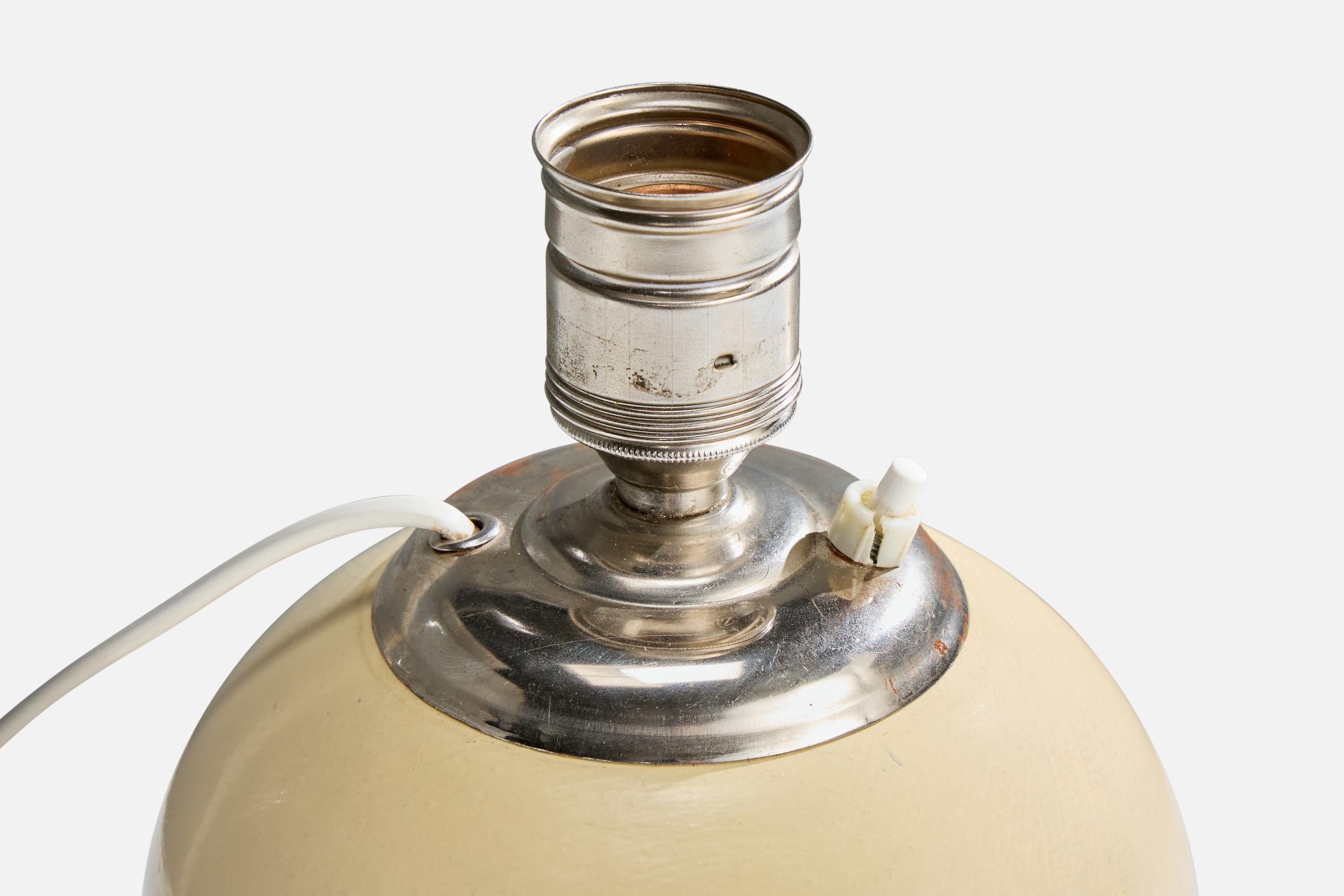Schwedische Designerin, Tischlampe, Keramik, Metall, Schweden, 1930er Jahre im Zustand „Gut“ im Angebot in High Point, NC