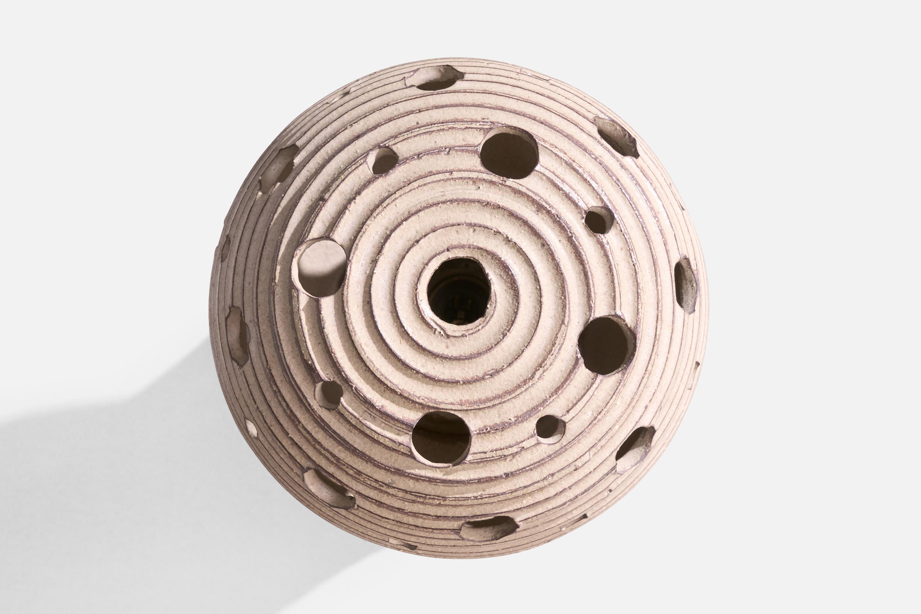 Designer suédois, lampe de bureau, céramique, Suède, années 1970 Bon état - En vente à High Point, NC