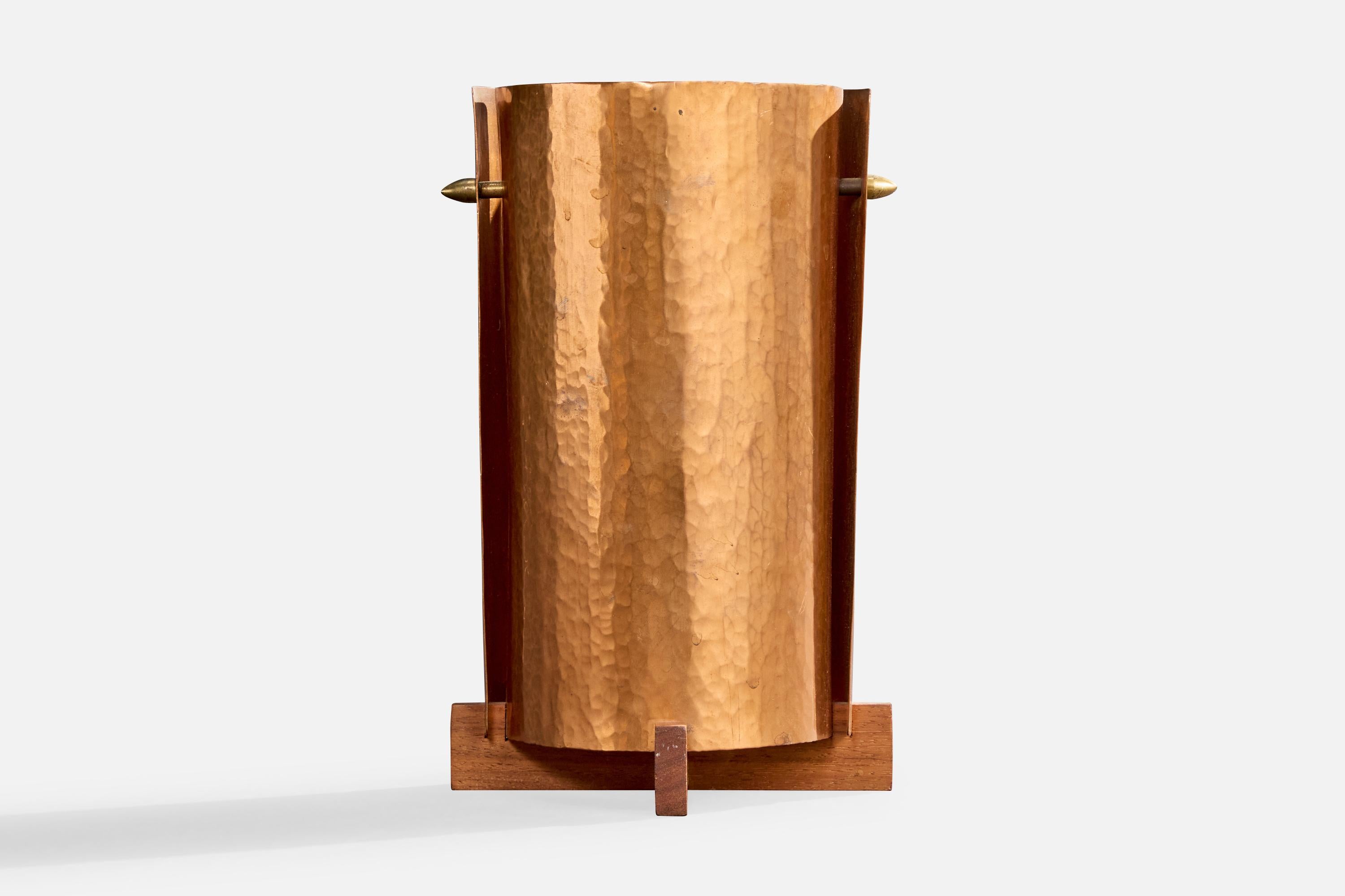 Swedish Designer, Table Lamp, Copper, Teak, Brass, Sweden, 1960s In Good Condition For Sale In High Point, NC