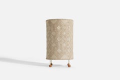 Lampada da tavolo di design svedese, tessuto ricamato, metallo, pino, Svezia, anni '50