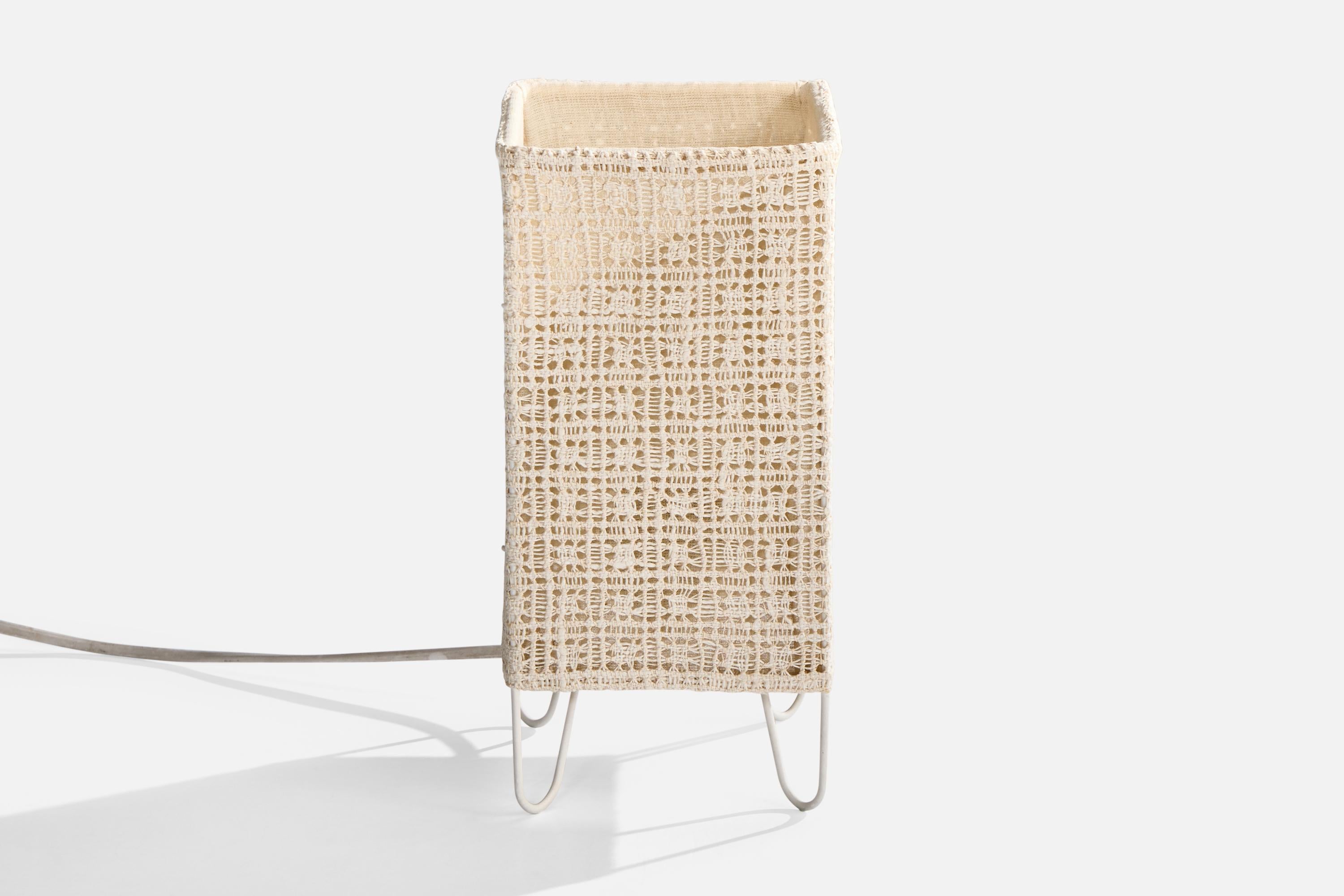 Suédois Designer suédois, lampe de bureau, tissu, métal, Suède, années 1960 en vente