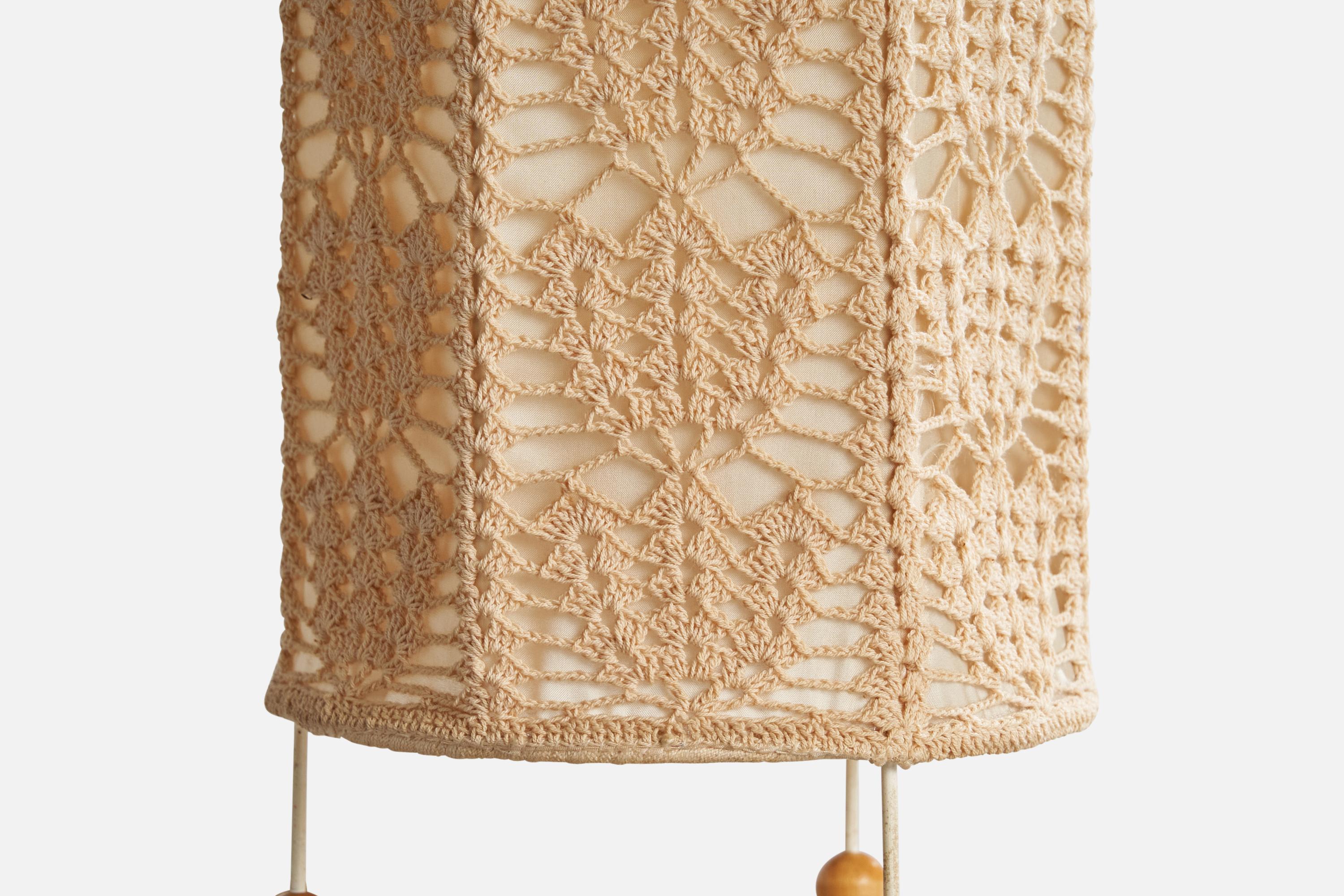Schwedische Designerin, Tischlampe, Stoff, Metall, Holz, Schweden, 1960er Jahre im Angebot 6
