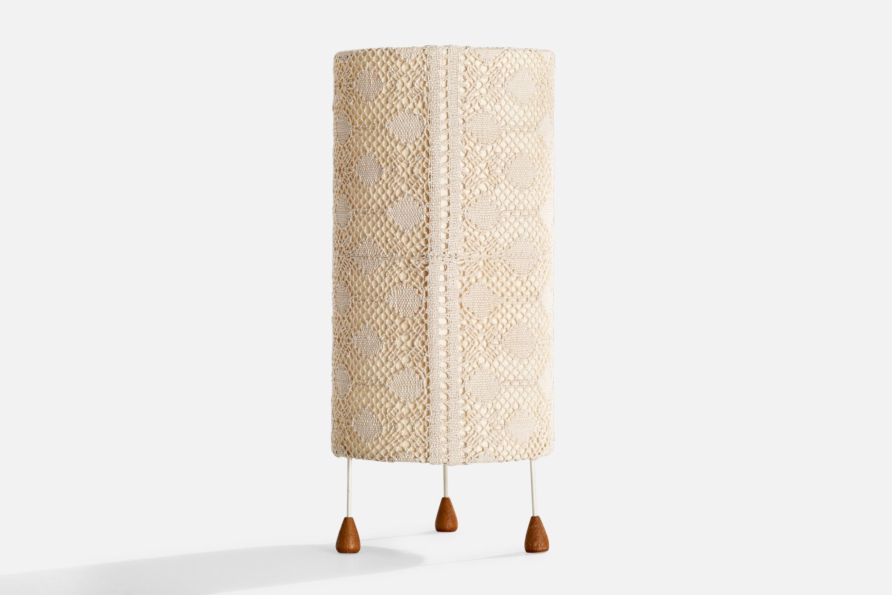 Scandinave moderne Designer suédois, lampe de bureau, tissu, métal, bois, Suède, années 1960 en vente