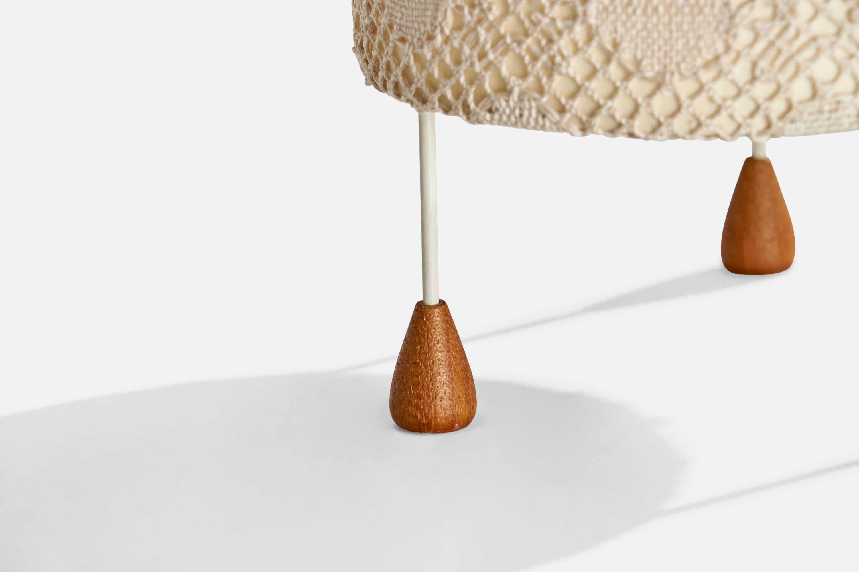 Designer suédois, lampe de bureau, tissu, métal, bois, Suède, années 1960 en vente 2