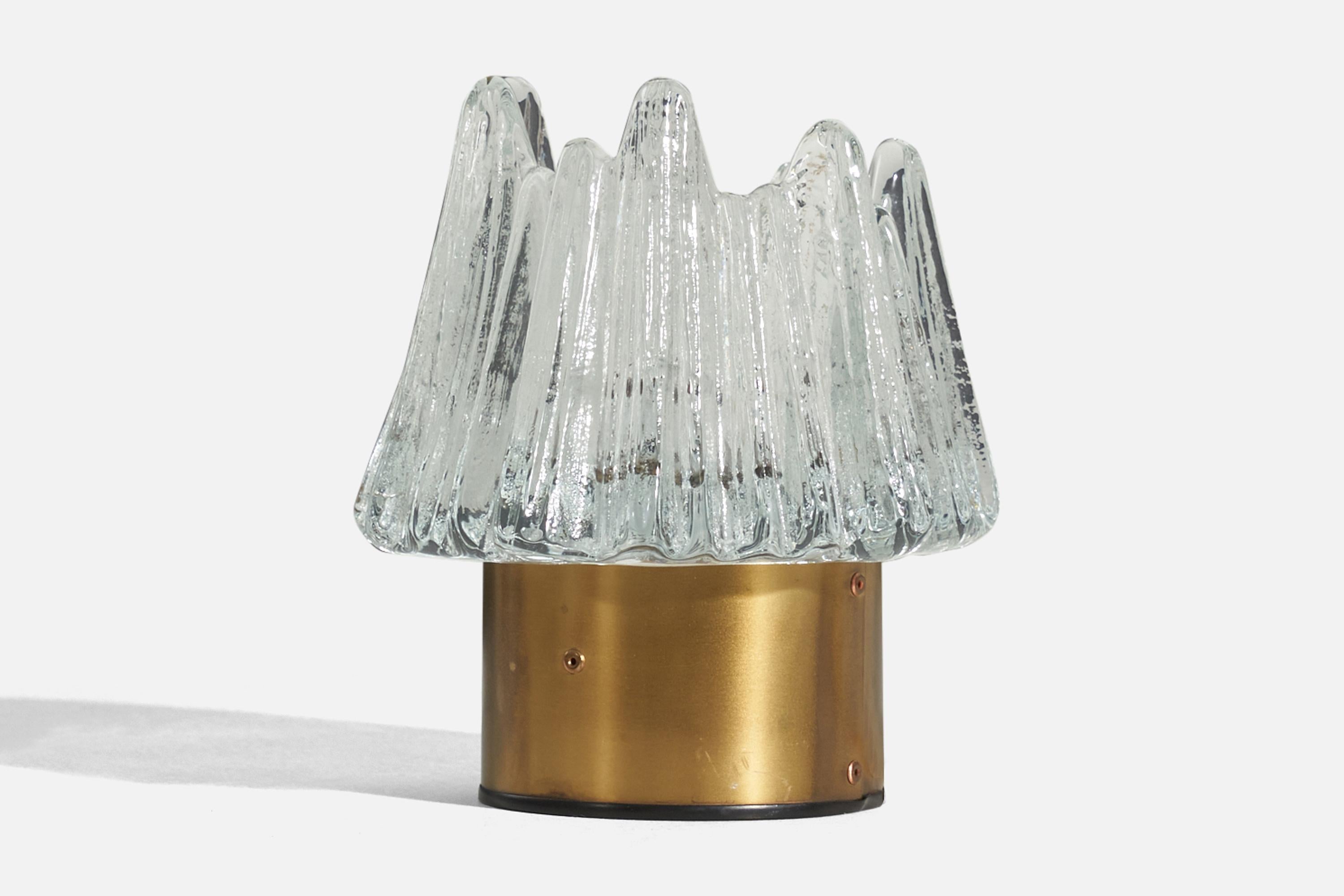 Mid-Century Modern Designer suédois, lampe de bureau, verre et laiton, Suède, années 1960 en vente