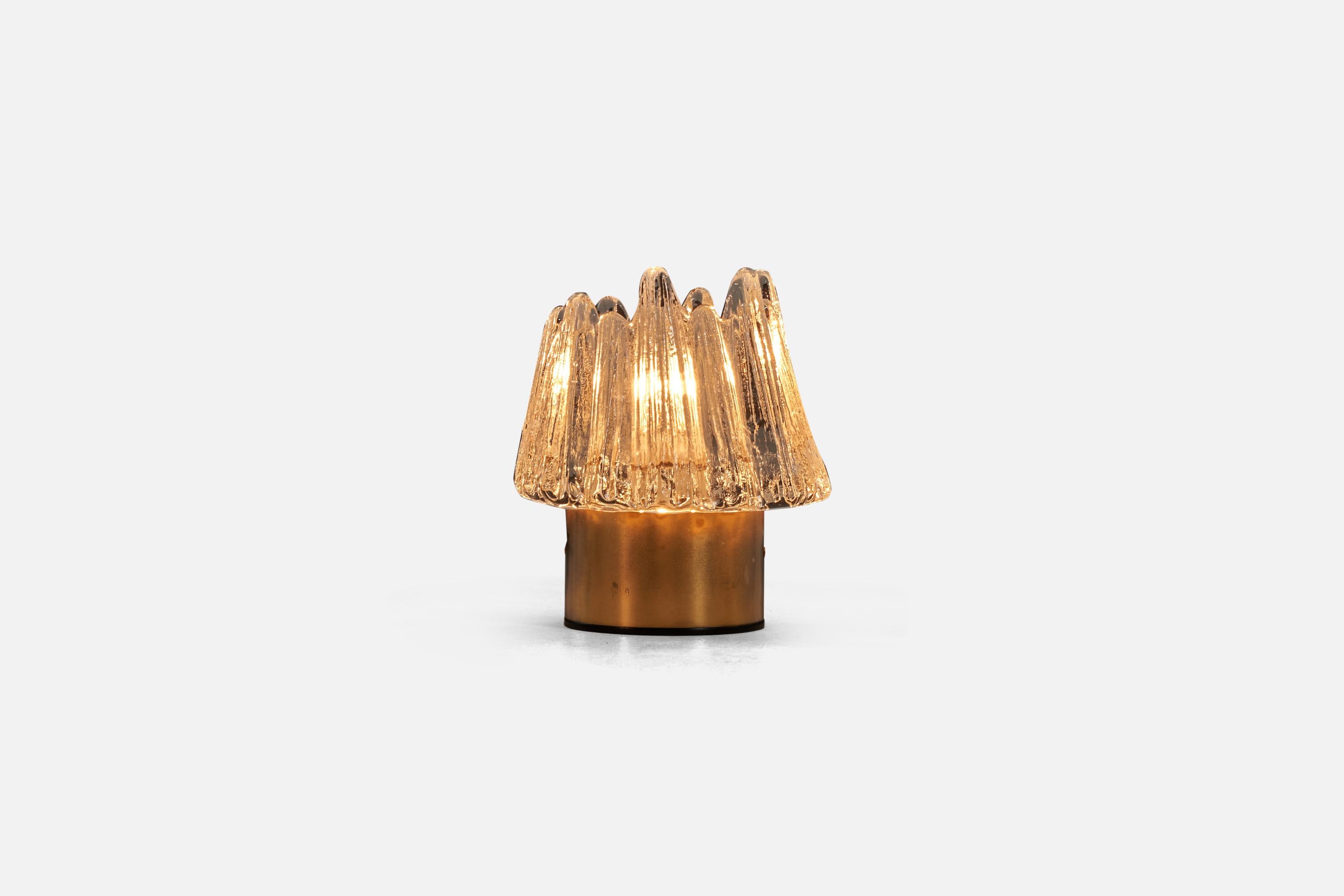 Schwedische Designerin, Tischlampe aus Glas und Messing, Schweden, 1960er Jahre im Zustand „Gut“ im Angebot in High Point, NC