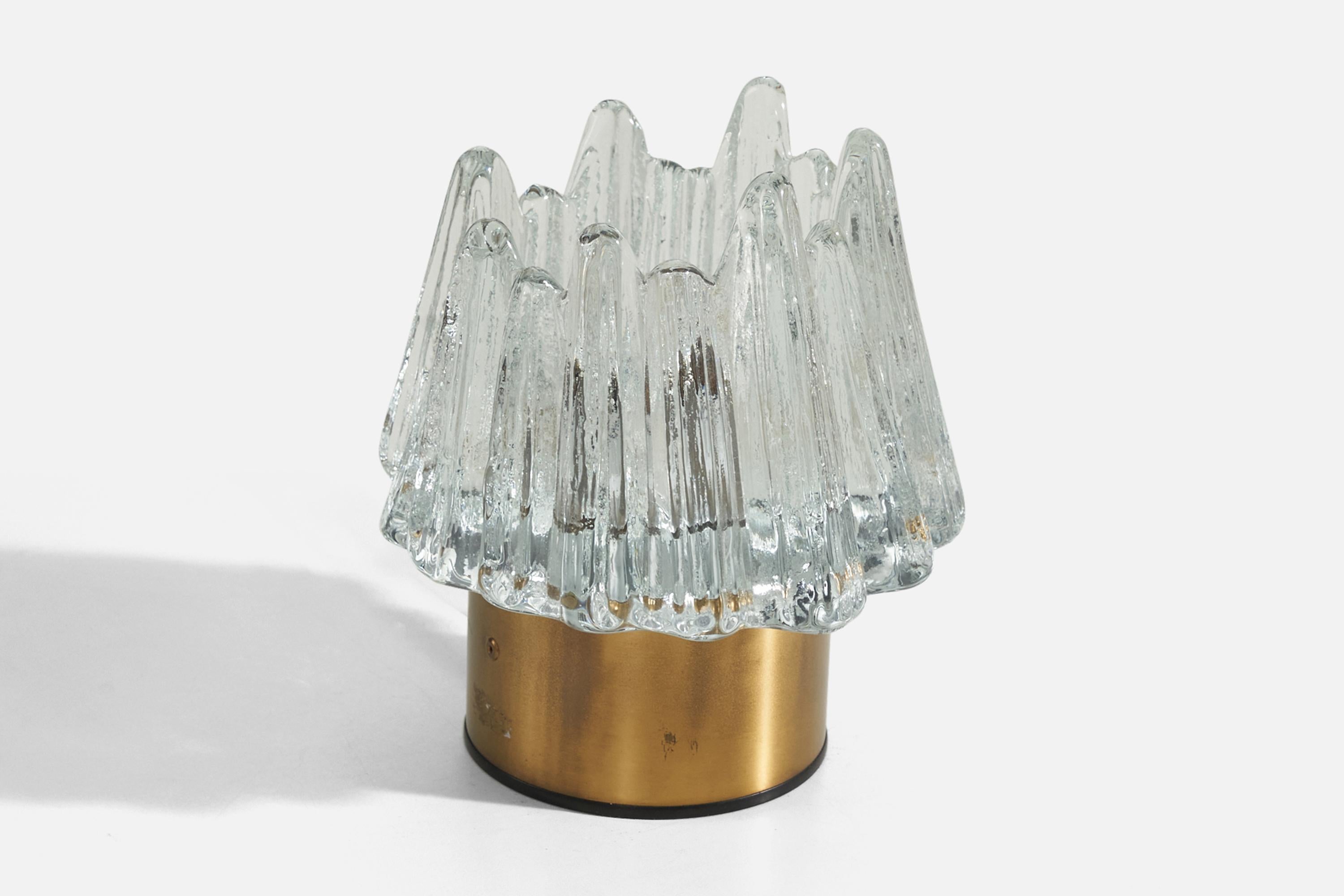 Designer suédois, lampe de bureau, verre et laiton, Suède, années 1960 Bon état - En vente à High Point, NC
