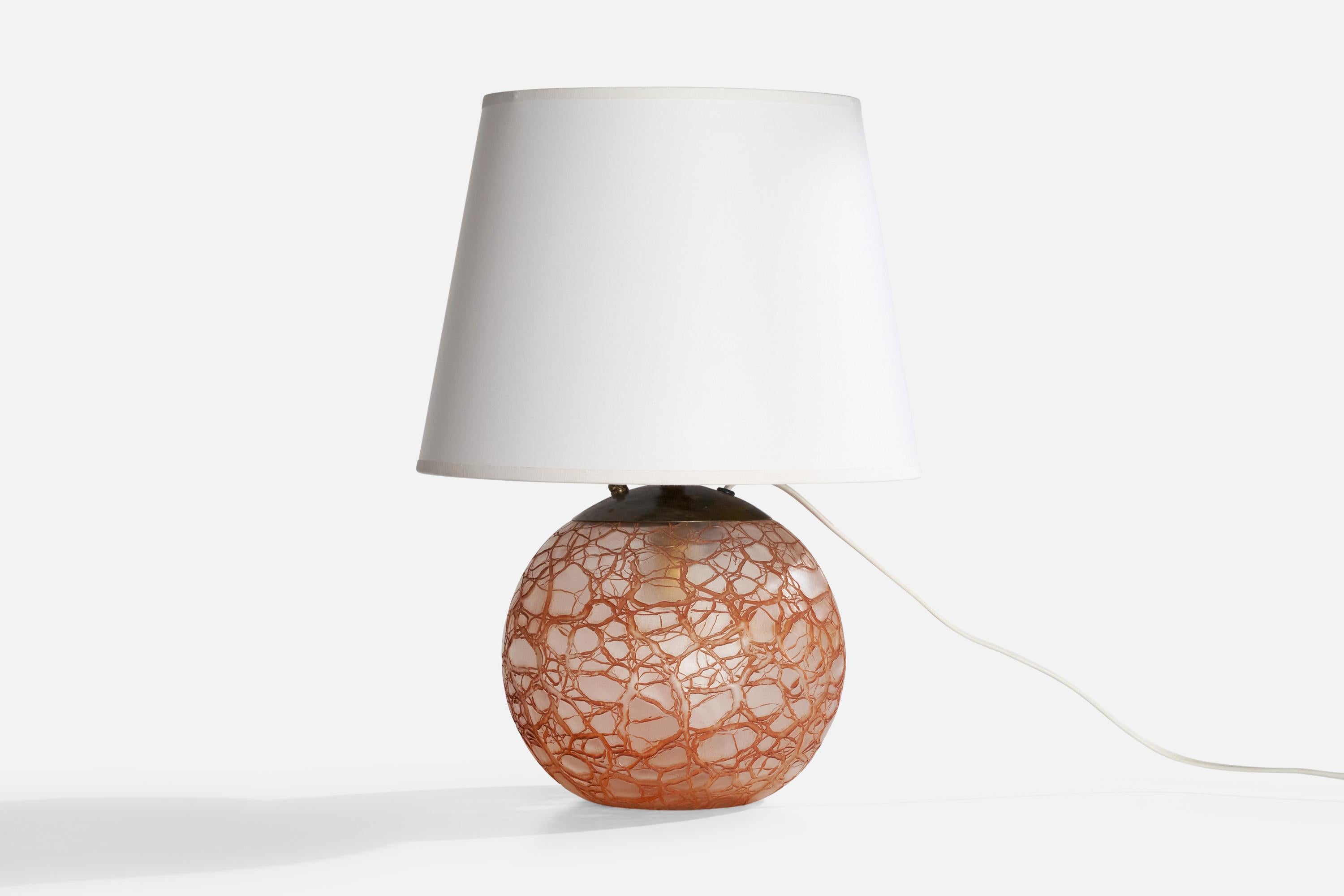 Lampe de table en verre et laiton de couleur rouge, conçue et produite en Suède, C.C.

Dimensions de la lampe (pouces) : 11