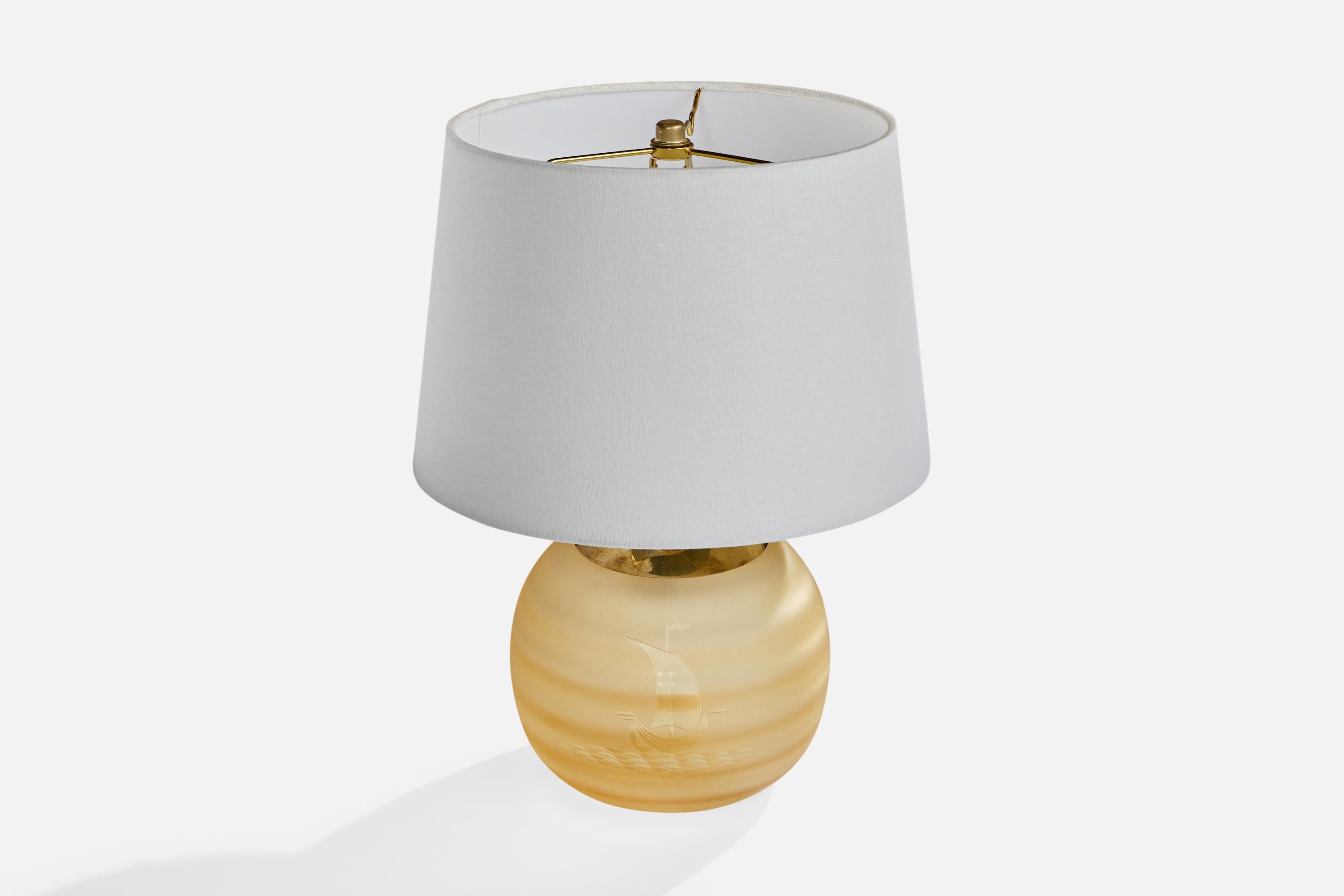 Scandinave moderne Designer suédois, lampe de table, verre, laiton, Suède, années 1930 en vente