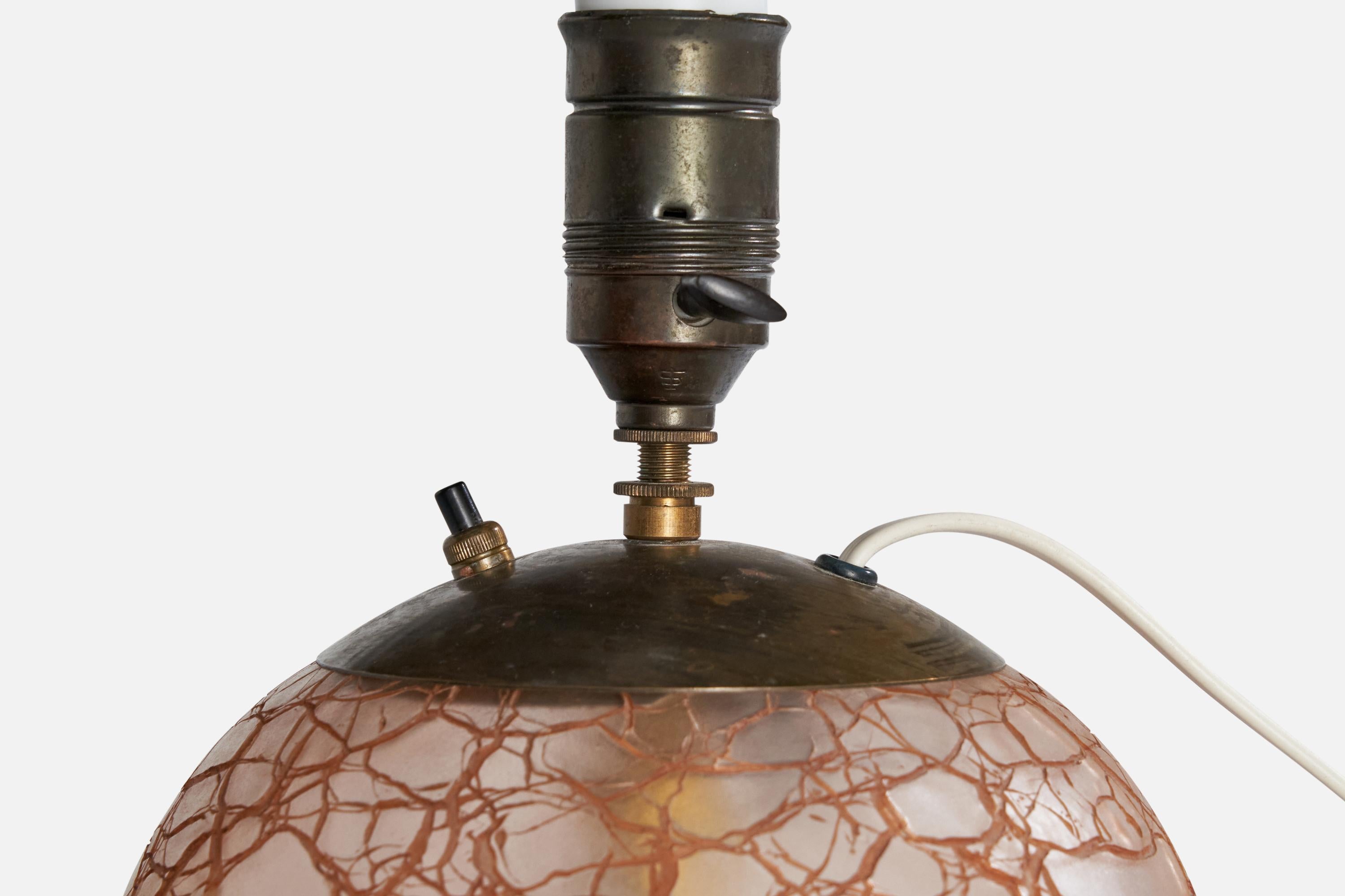 Designer suédois, lampe de bureau, verre, laiton, Suède, années 1930 Bon état - En vente à High Point, NC