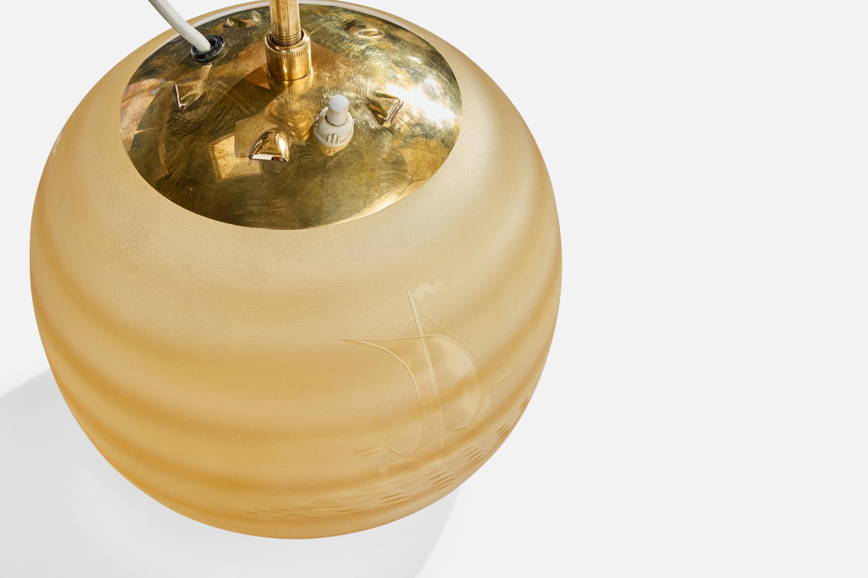 Milieu du XXe siècle Designer suédois, lampe de table, verre, laiton, Suède, années 1930 en vente