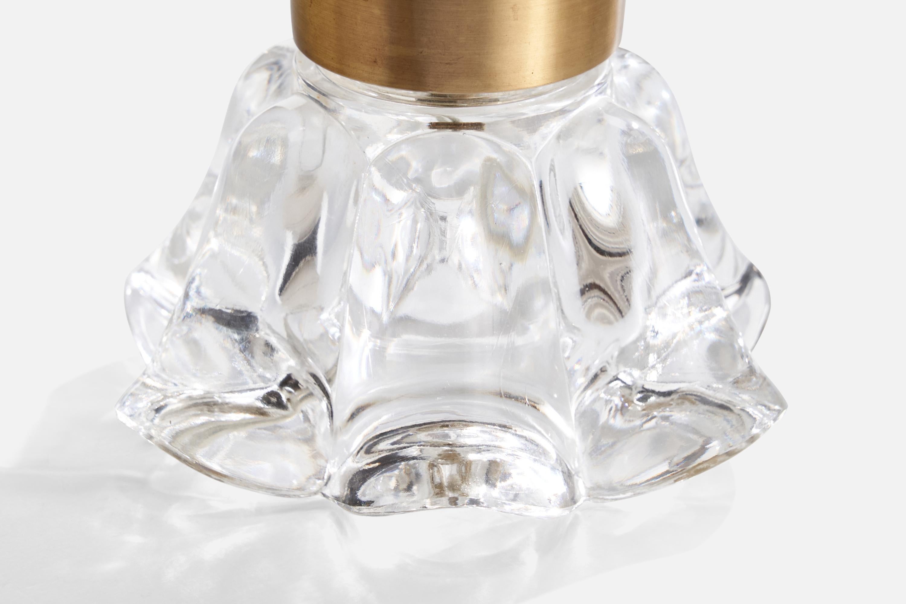 Milieu du XXe siècle Designer suédois, lampe de bureau, verre, laiton, Suède, années 1960 en vente