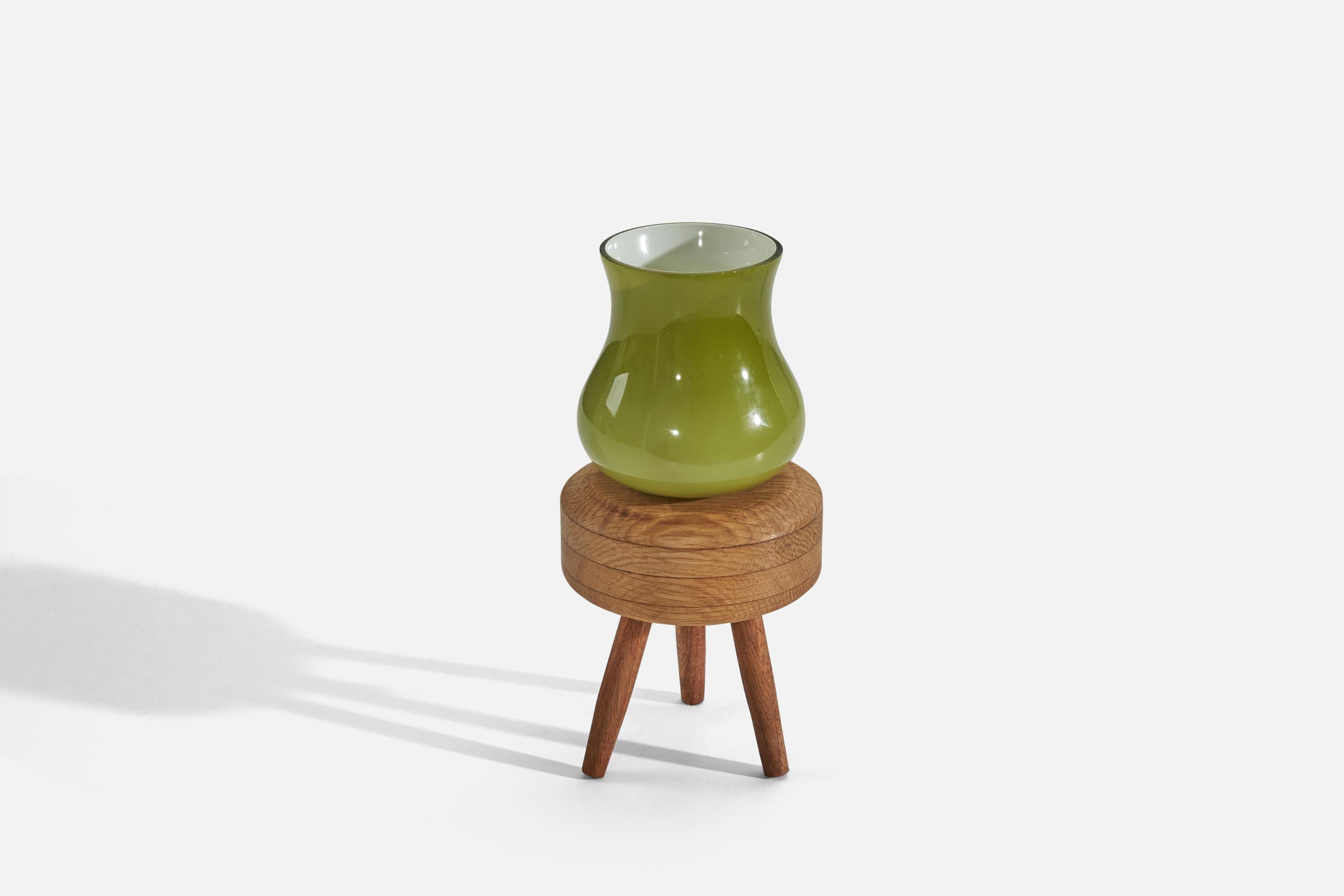 Swedish Designer, Table Lamp, Green Glass And Oak, Sweden, c. 1960s For Sale 1