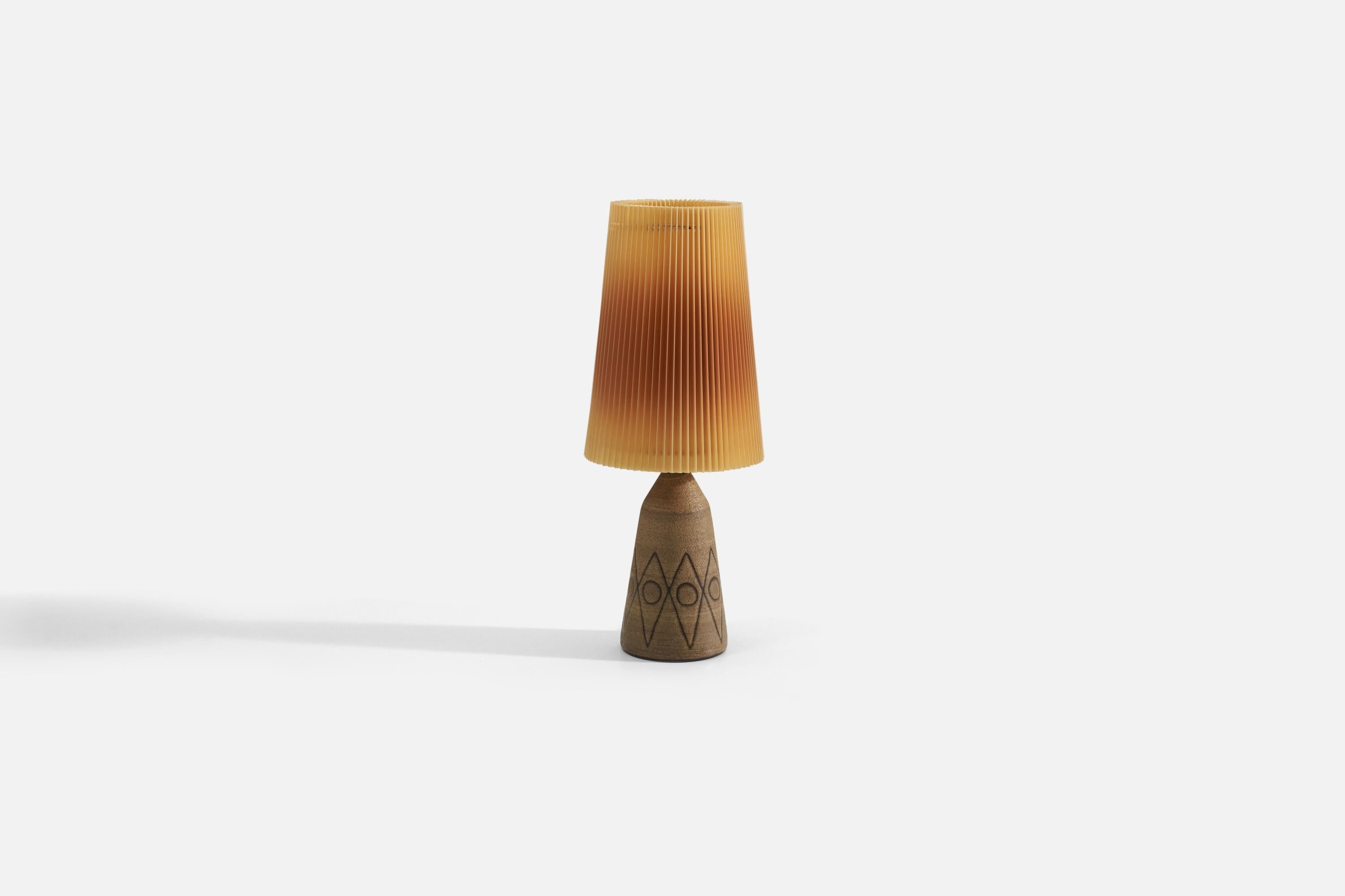 Mid-Century Modern Swedish Designer, Table Lamp, Incised Ceramic, Sweden, 1960s For Sale