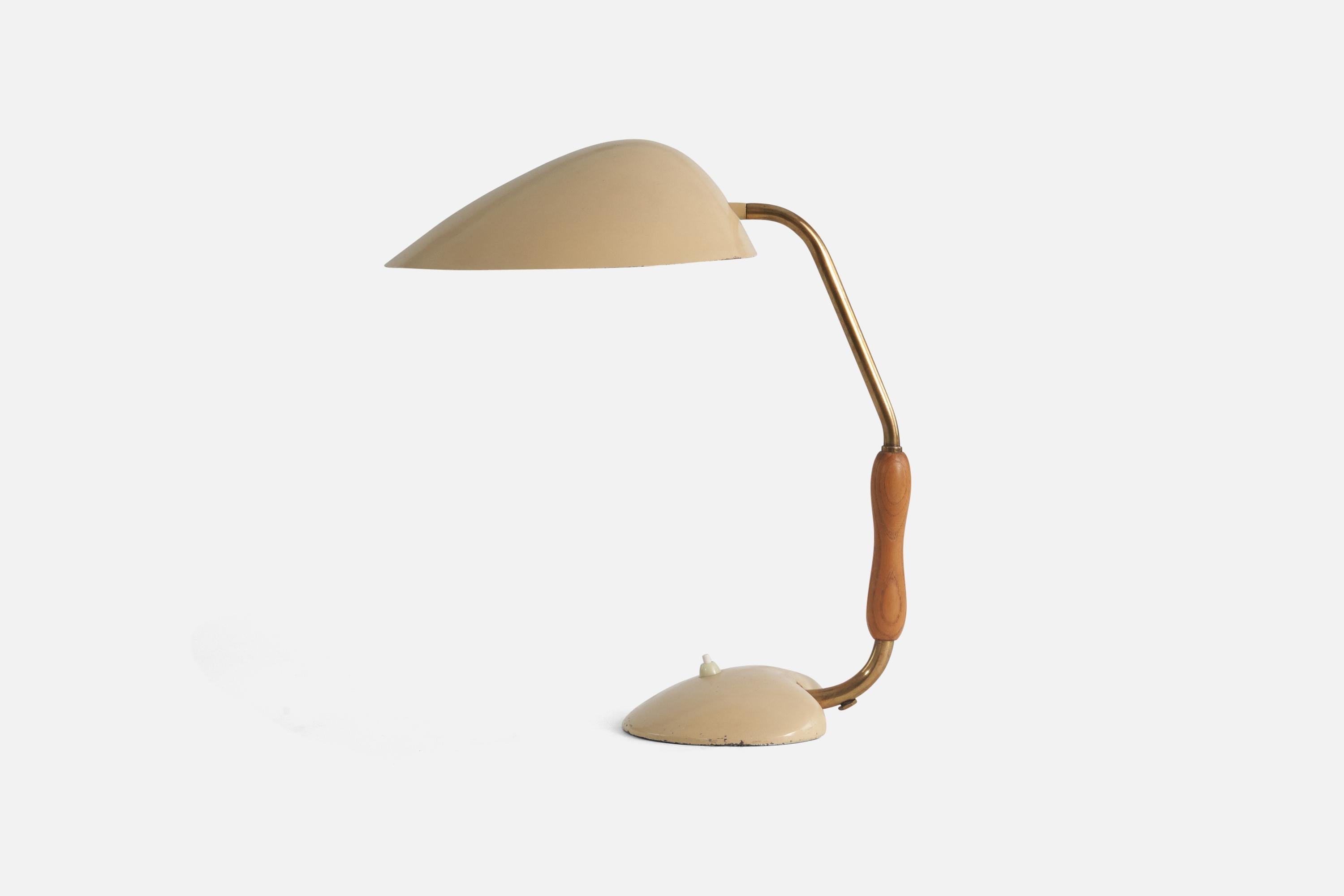 A beige-lacquered metal, brass and oak table lamp designed and produced in Sweden, late 1940s. 

Socket takes standard E-26 medium base bulb.
There is no maximum wattage stated on the fixture.