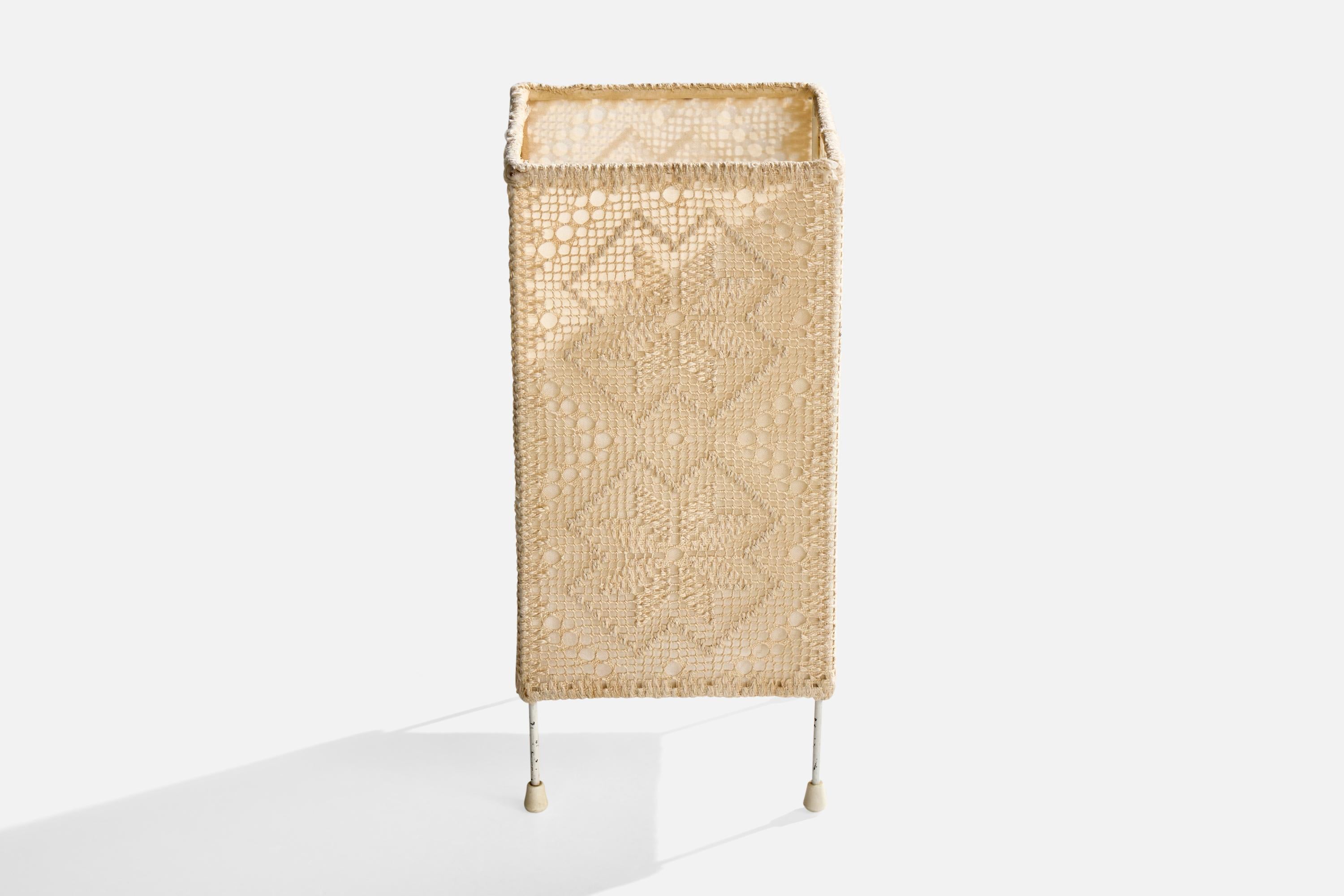 Svedese Lampada da tavolo di design svedese, metallo, tessuto, Svezia, anni '1960 in vendita