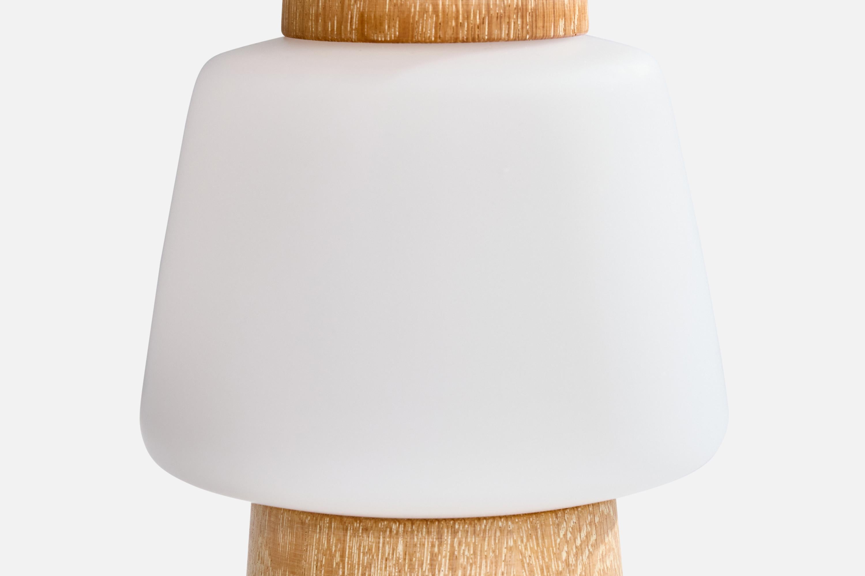Lampe de table de designer suédois, Oak Oak, verre, Suède, années 1950 Bon état - En vente à High Point, NC