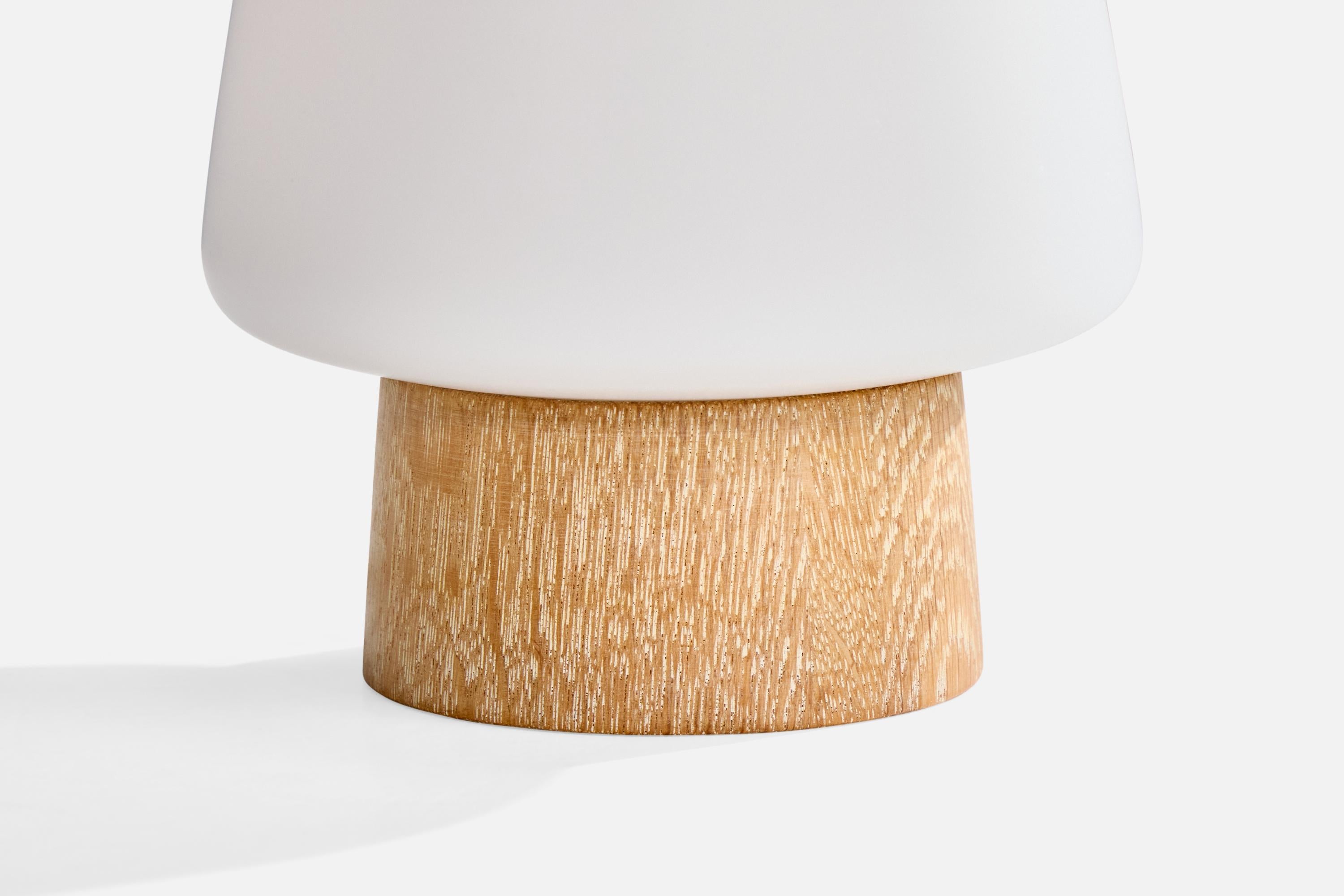 Milieu du XXe siècle Lampe de table de designer suédois, Oak Oak, verre, Suède, années 1950 en vente