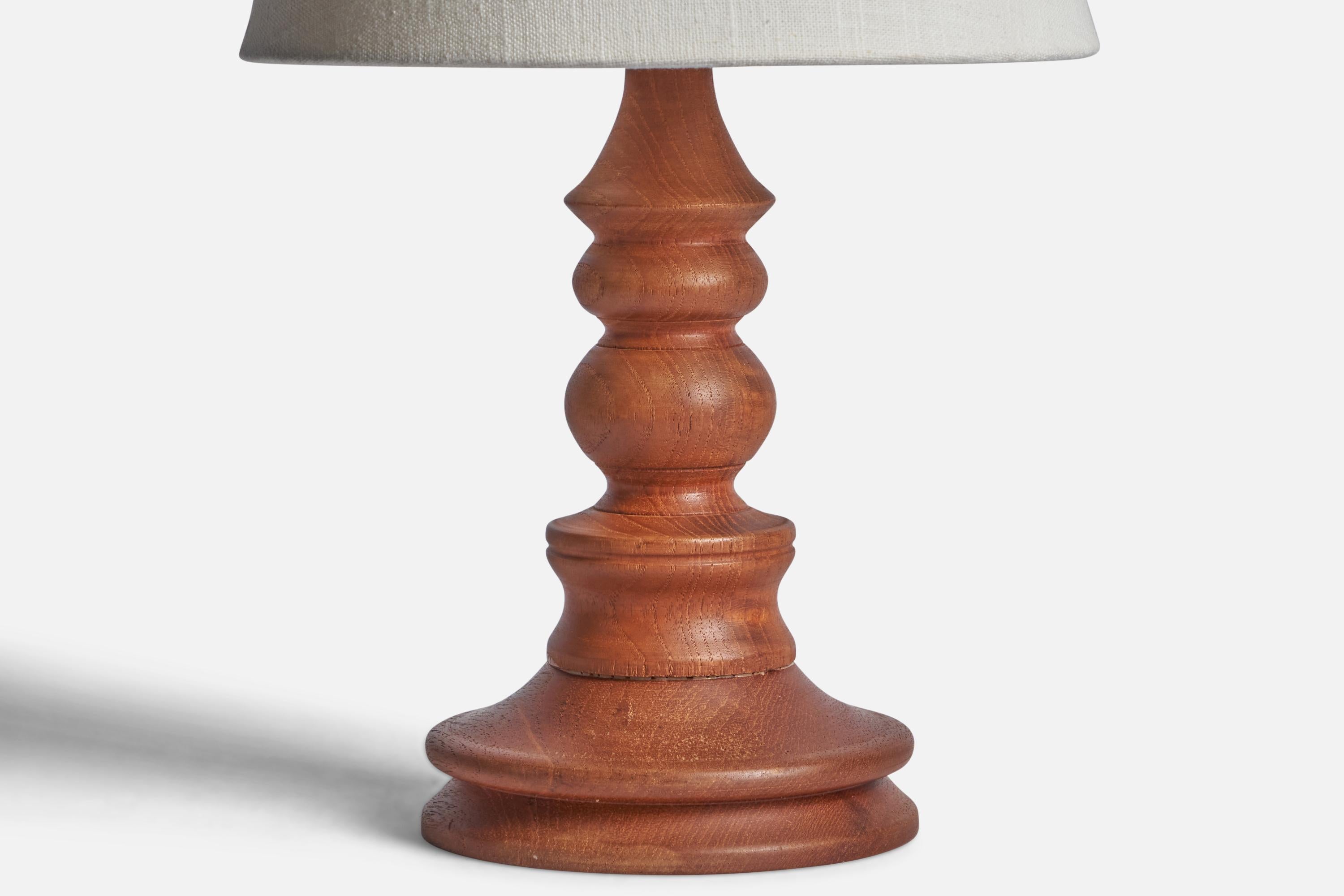 Swedish Designer, Table Lamp, Oak, Sweden, 1960s In Good Condition For Sale In High Point, NC