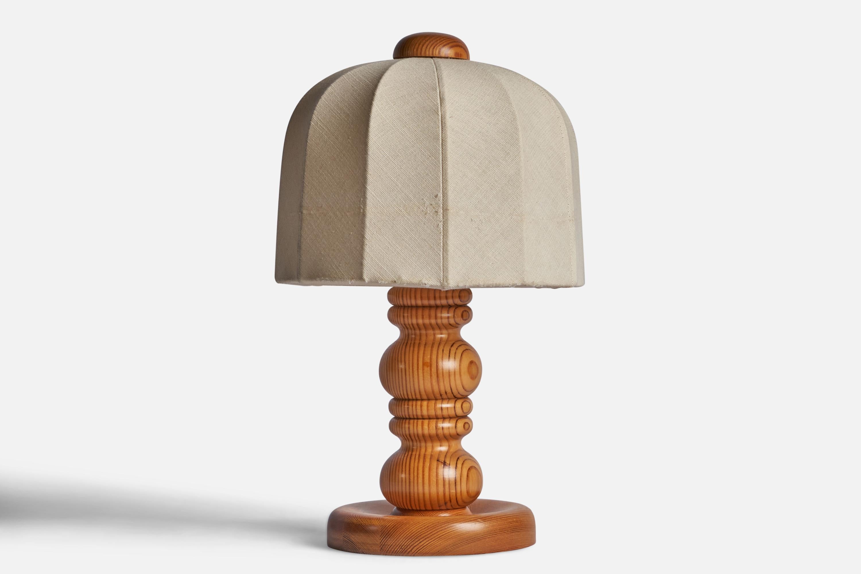 A pine and off-white fabric table lamp designed and produced in Sweden, c. 1970s.

Overall Dimensions (inches): 17.5” H x 10