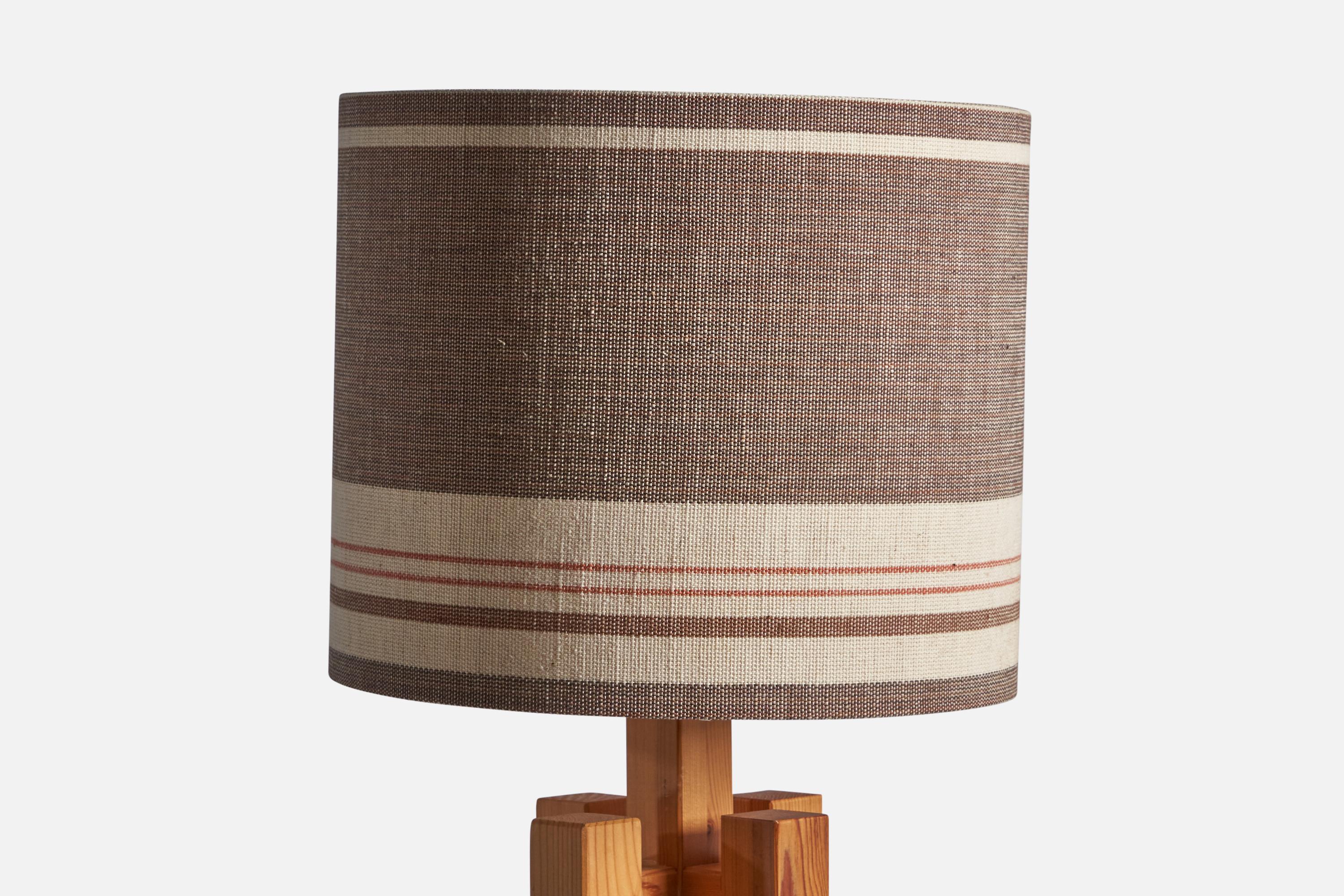 Swedish Designer, Table Lamp, Pine, Fabric, Sweden, 1970s In Good Condition For Sale In High Point, NC