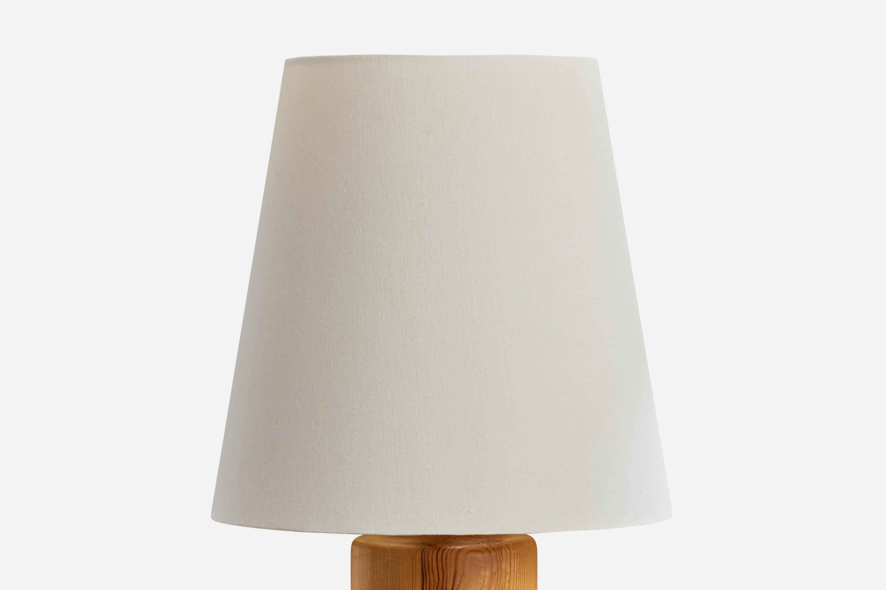 Swedish Designer, Table Lamp, Pine, Fabric, Sweden, 1970s In Good Condition For Sale In High Point, NC