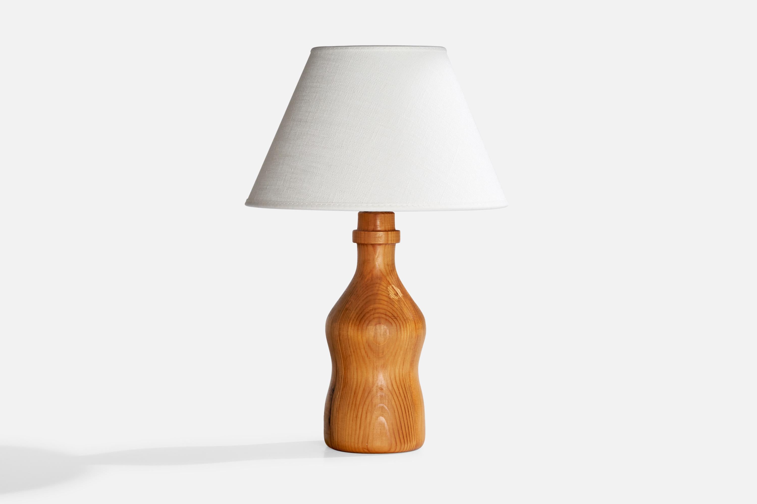 A pine and white fabric table lamp designed and produced in Sweden, dated 1976.

Dimensions of Lamp with Shade (inches): 13.25“ H x 8.75“ Diameter

Bulb Specifications: E-26

Number of Sockets (per fixture): 1

Sold with lampshade.

All lighting