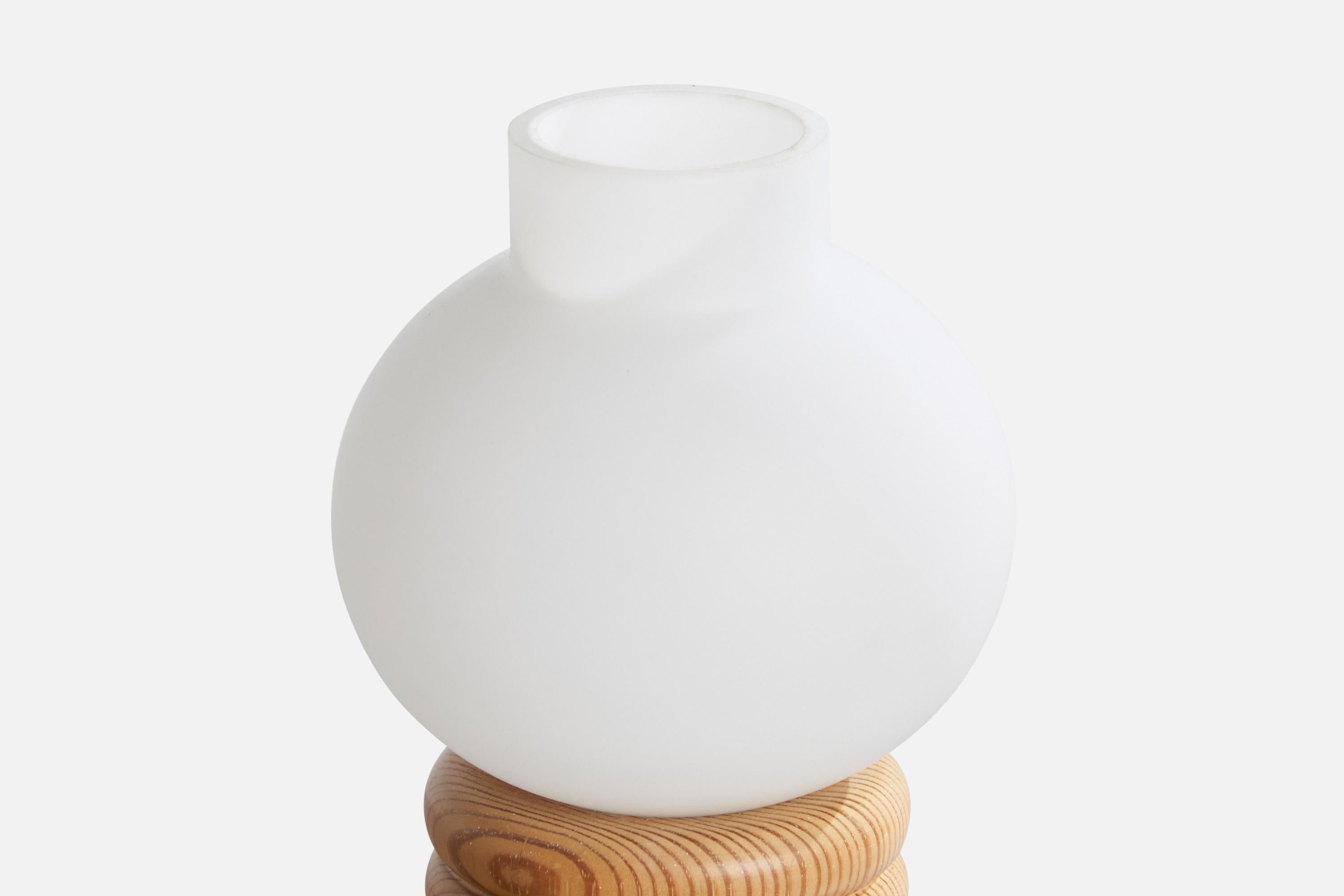 Designer suédois, lampe de bureau, pin, verre, Suède, 1970 Bon état - En vente à High Point, NC