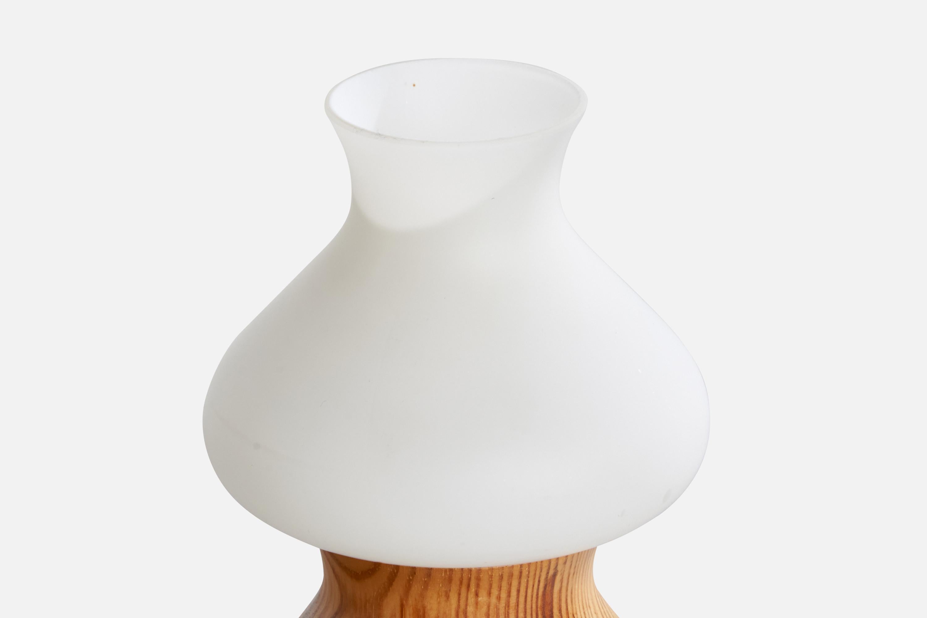 Designer suédois, lampe de bureau, pin, verre, Suède, 1970 Bon état - En vente à High Point, NC