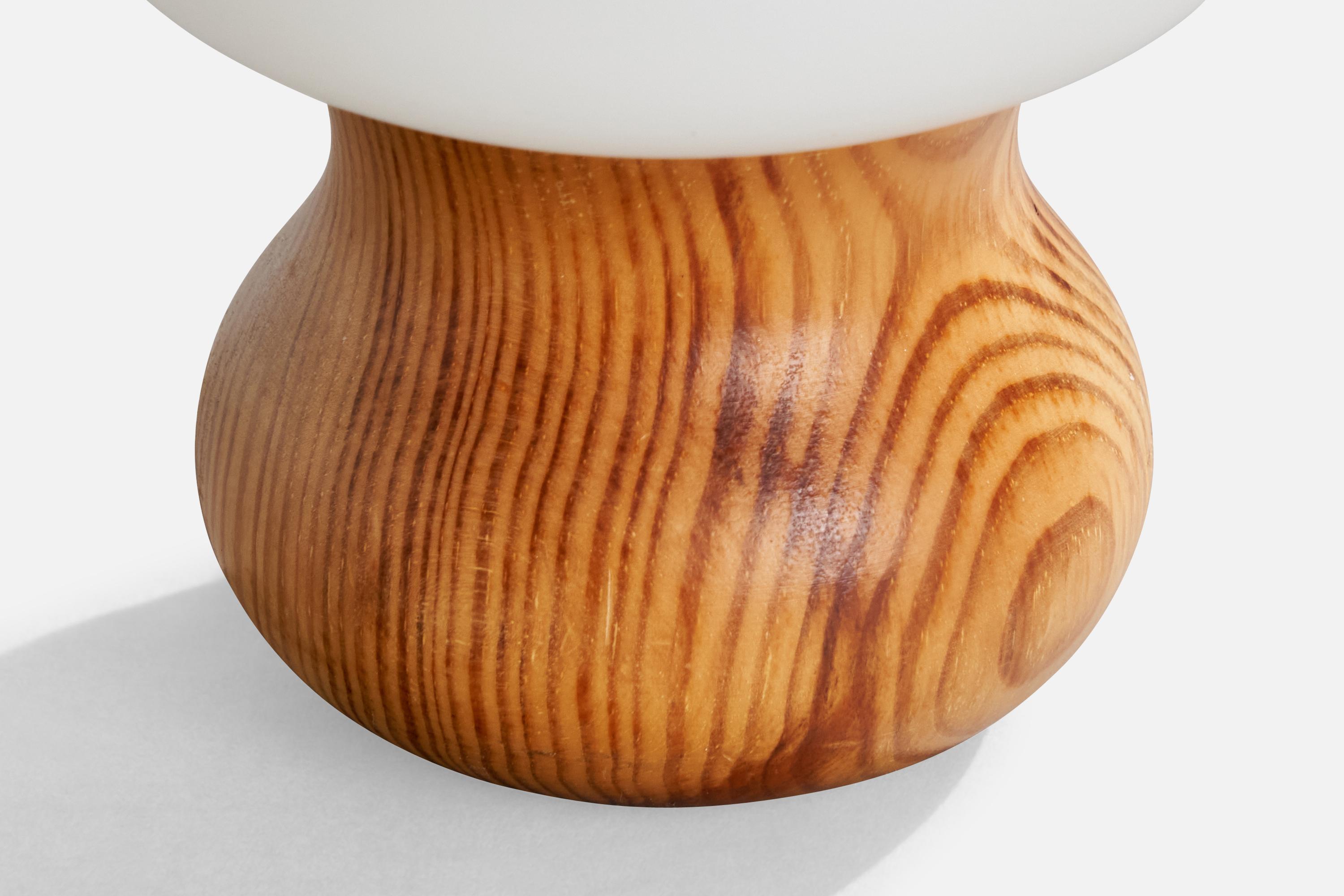 Fin du 20e siècle Designer suédois, lampe de bureau, pin, verre, Suède, 1970 en vente