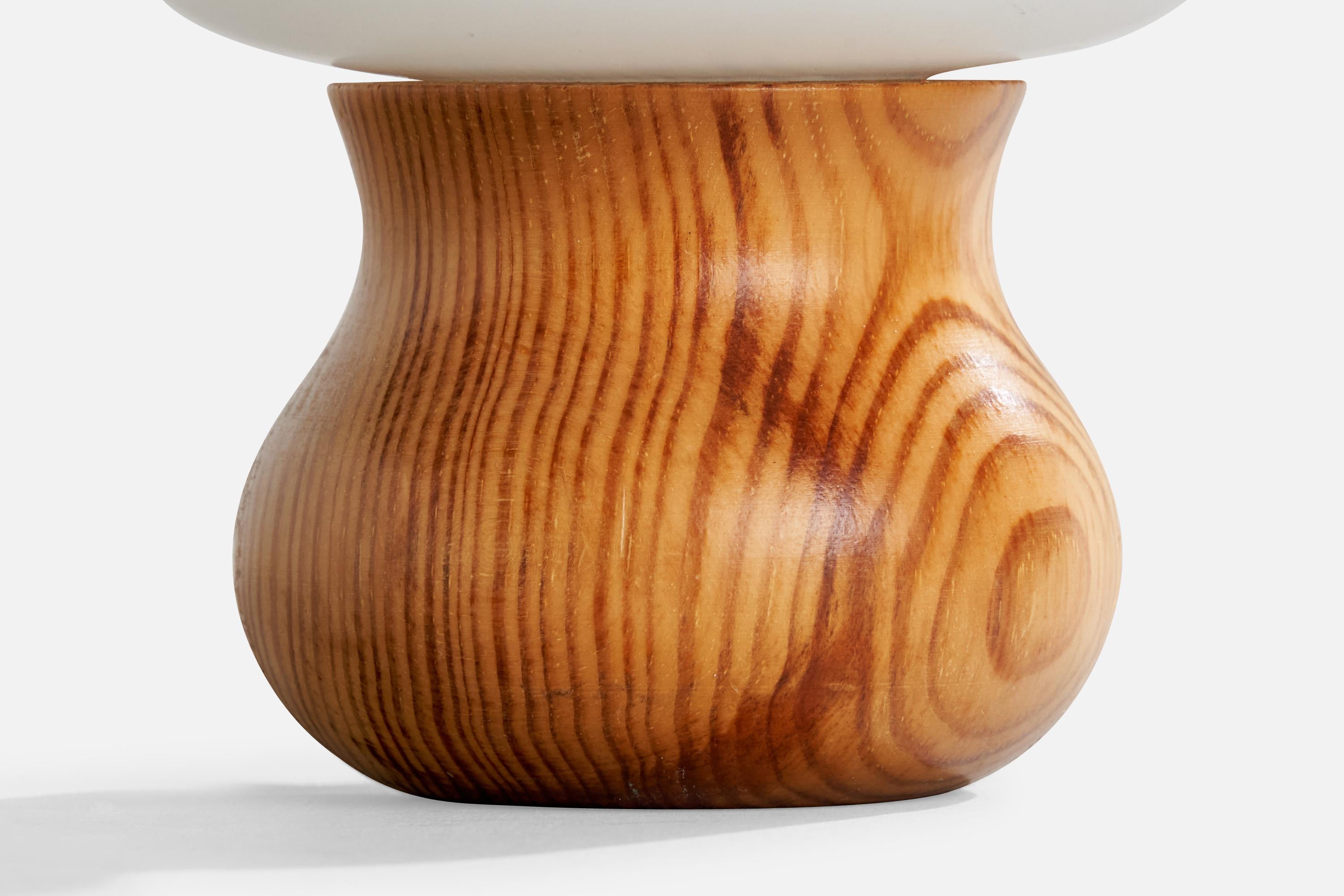 Verre Designer suédois, lampe de bureau, pin, verre, Suède, 1970 en vente