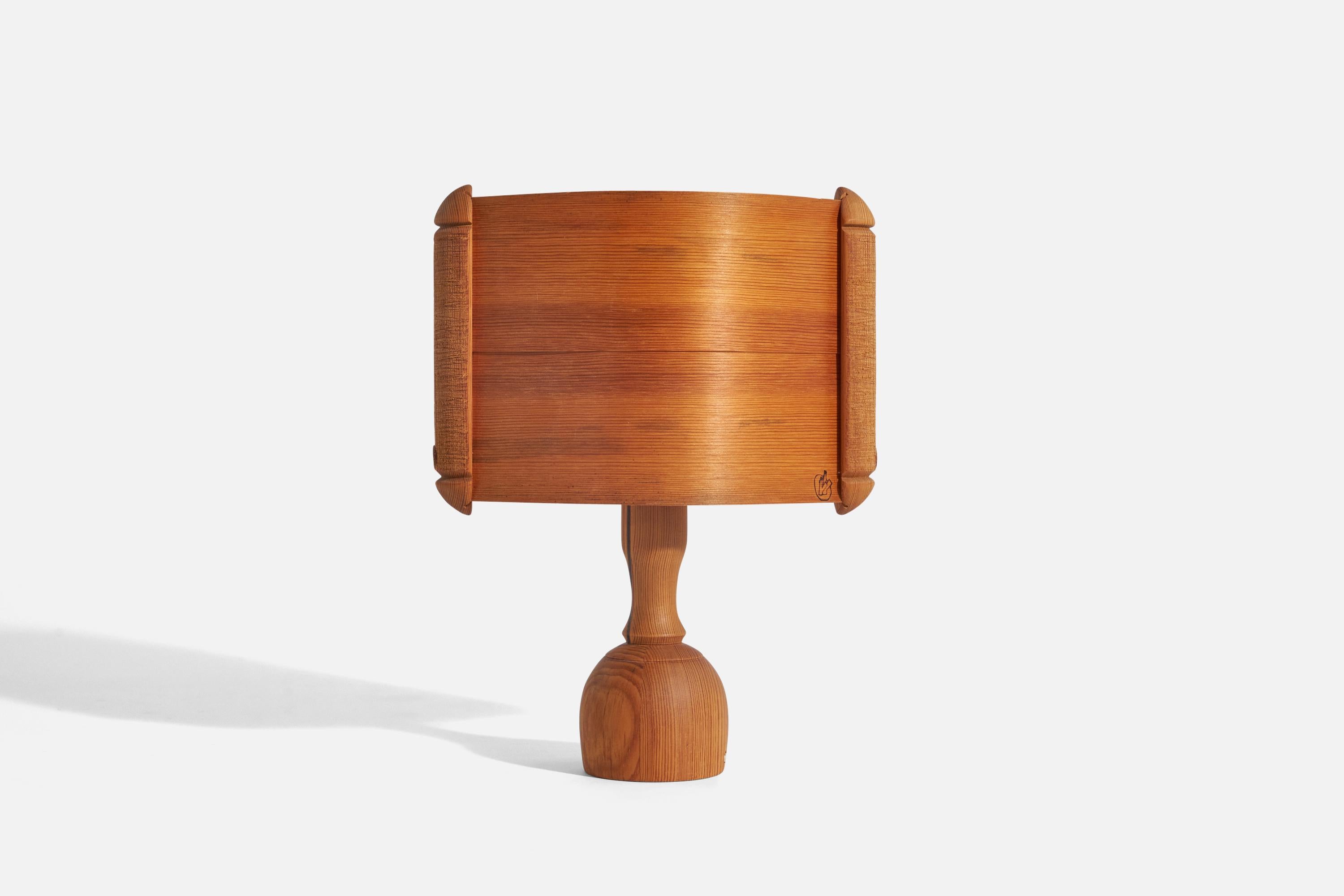A pine and moulded pine veneer table lamp designed and produced in Sweden, 1970s.

Socket takes E-14 bulb.
There is no maximum wattage stated on the fixture.