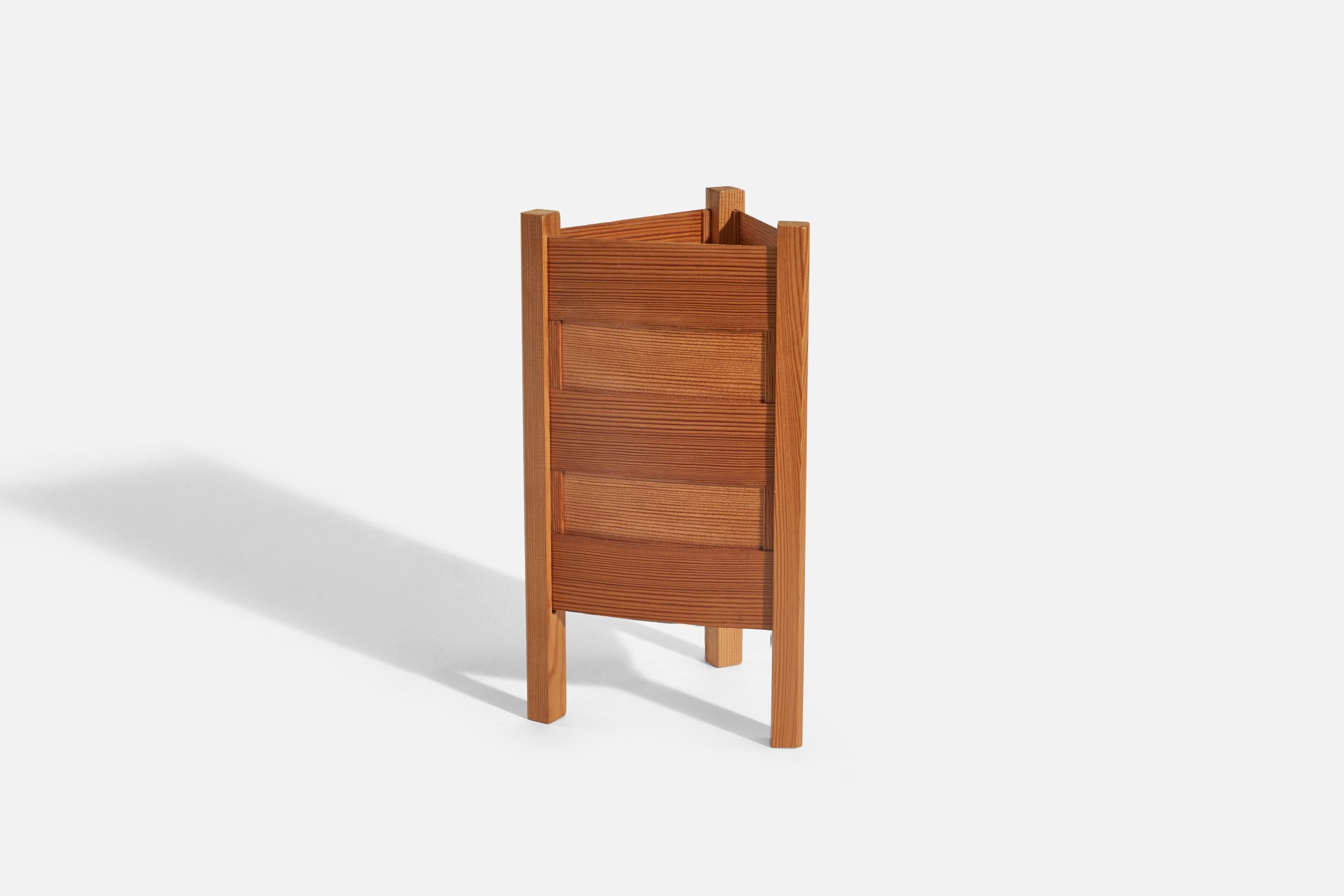 Suédois Designer suédois, lampe de bureau, pin, placage de pin moulé, Suède, 1970 en vente