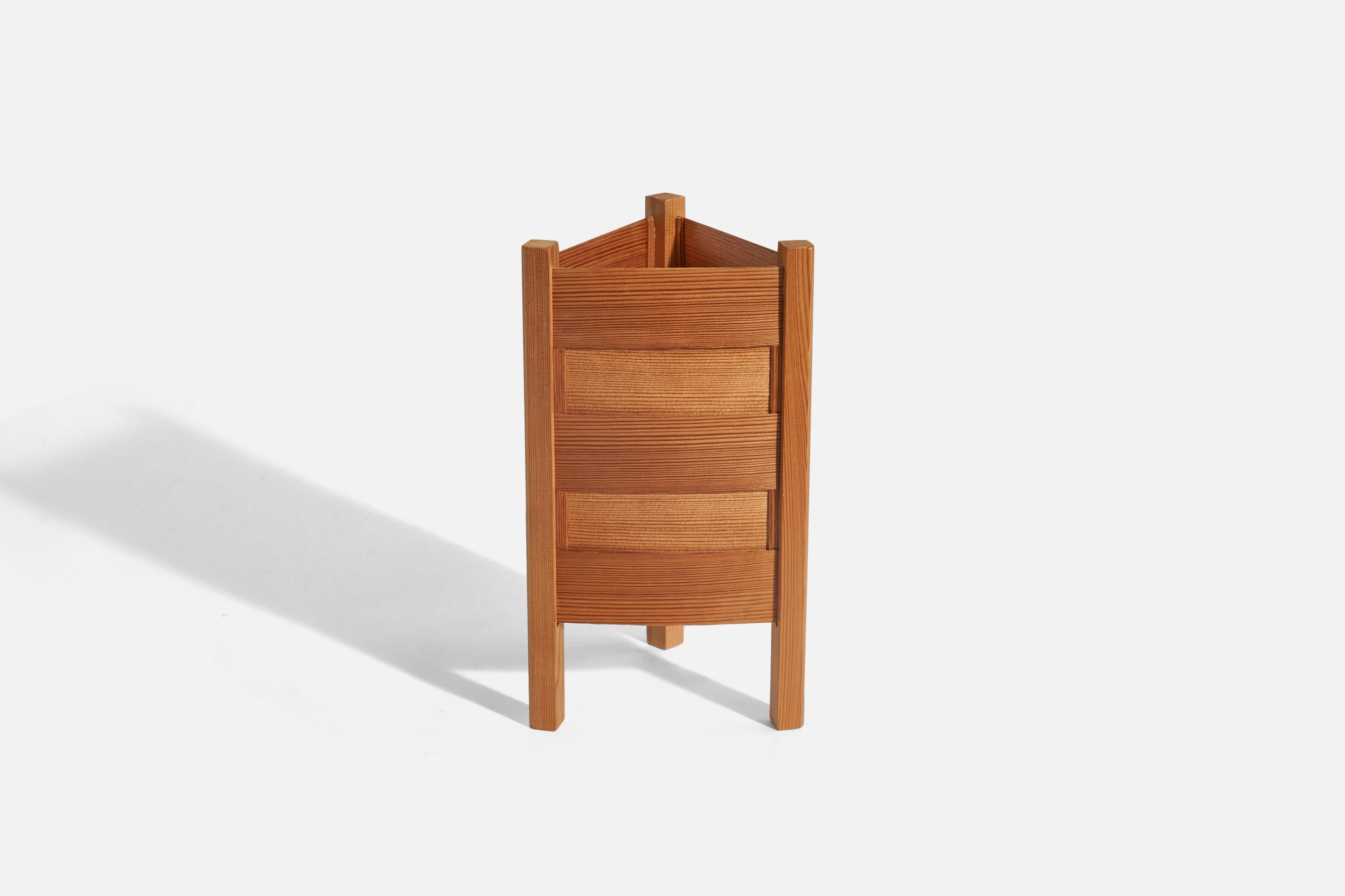 Designer suédois, lampe de bureau, pin, placage de pin moulé, Suède, 1970 Bon état - En vente à High Point, NC