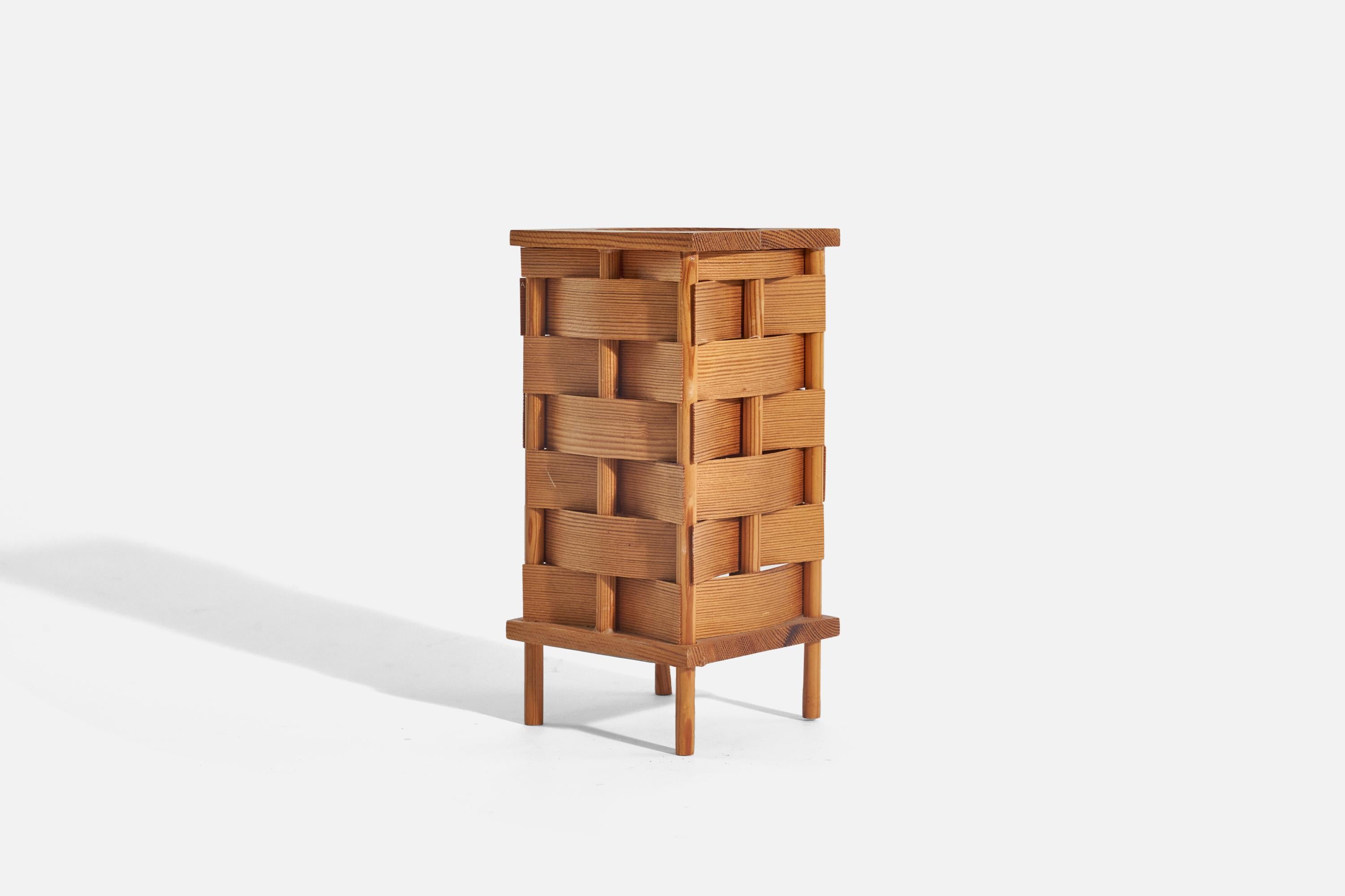 Designer suédois, lampe de bureau, pin, placage de pin moulé, Suède, 1970 Bon état - En vente à High Point, NC