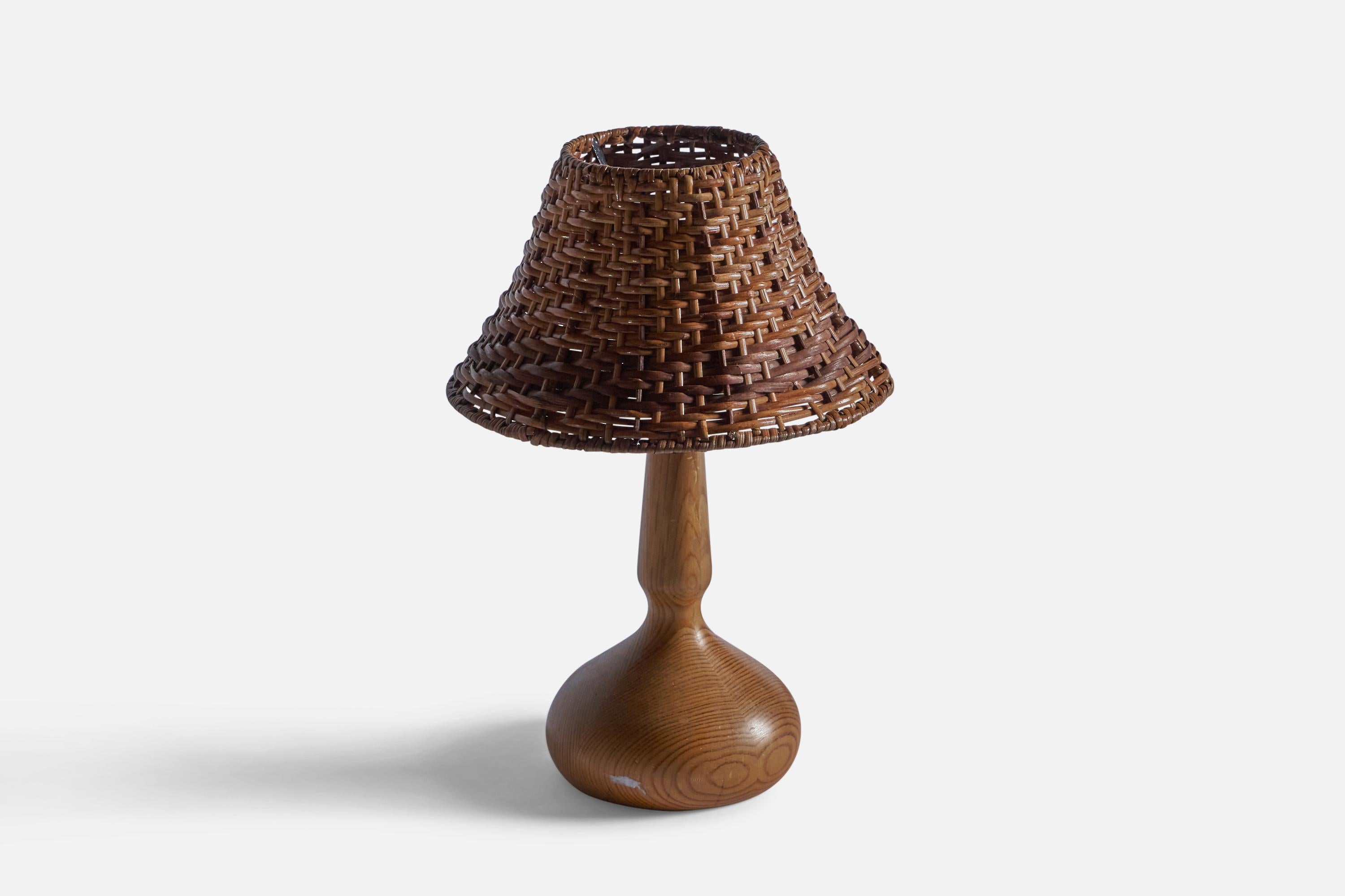Minimalist Swedish Designer, Table Lamp, Pine, Rattan, Sweden, 1970s For Sale