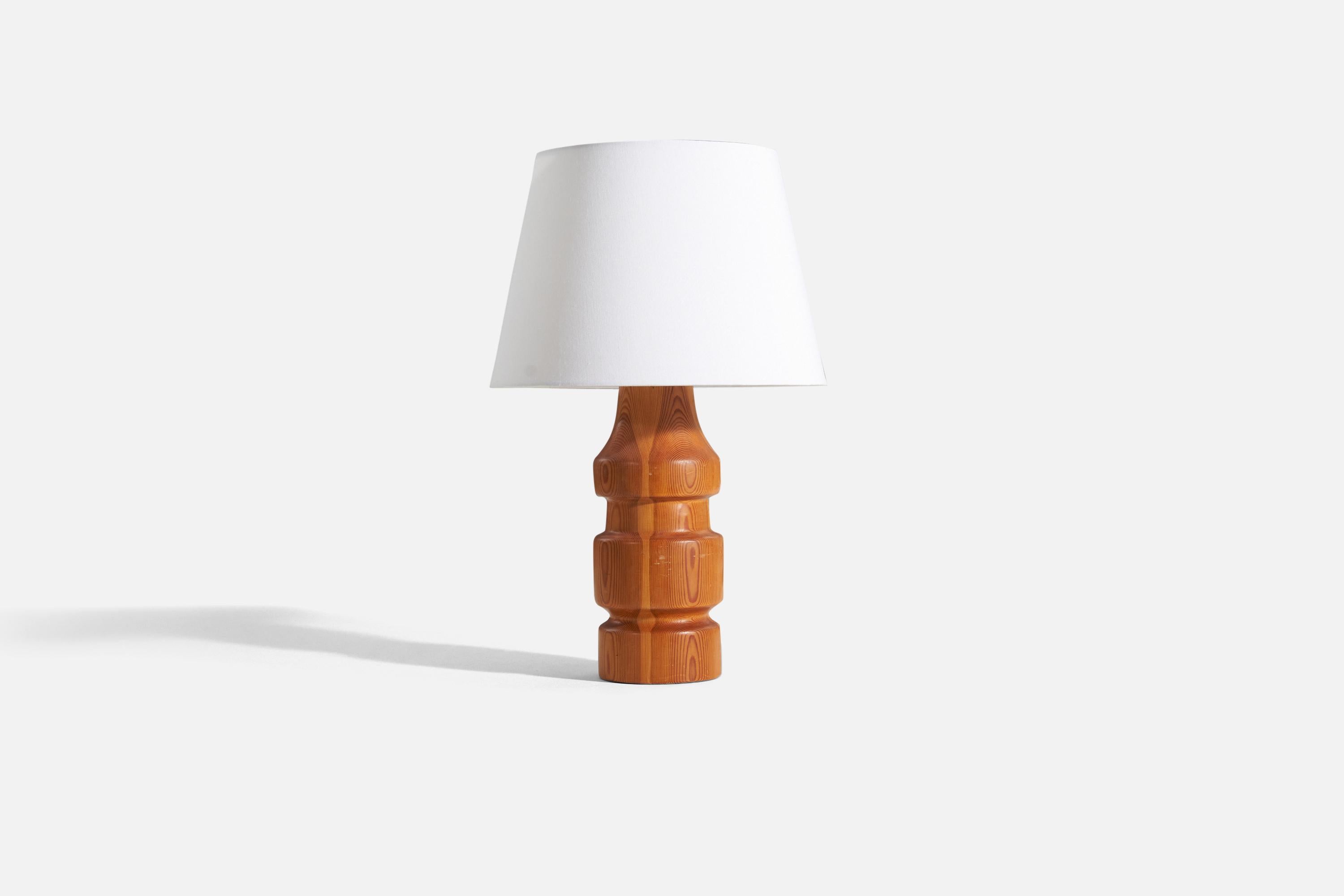 A pine table lamp, designed and produced by a Swedish designer, Sweden, 1960s.

Sold without lampshade. 
Dimensions of lamp (inches) : 16.5 x 5.25 x 5.25 (H x W x D)
Dimensions shade (inches) : 10 x 14.125 x 10 (T x B x H)
Dimension of lamp