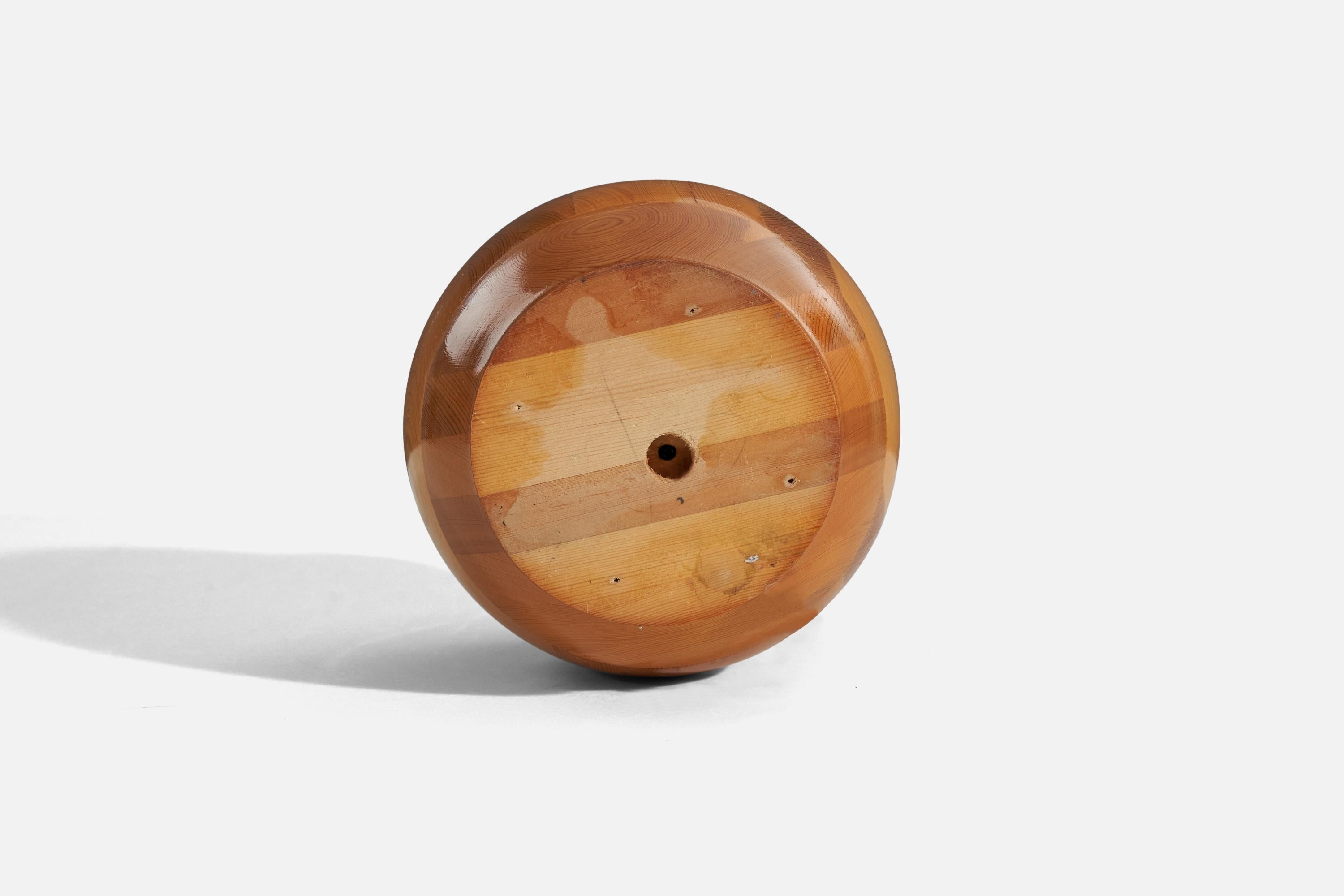 Milieu du XXe siècle Designer suédois, lampe de bureau, pin, Suède, années 1960 en vente