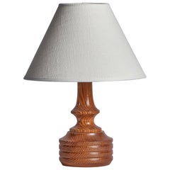 Diseñador sueco, lámpara de mesa, pino, Suecia, años 1960
