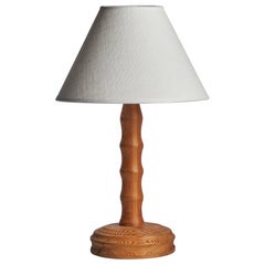 Diseñador sueco, lámpara de mesa, pino, Suecia, años 1960