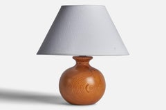 Schwedische Designerin, Tischlampe, Kiefernholz, Schweden, 1970er Jahre