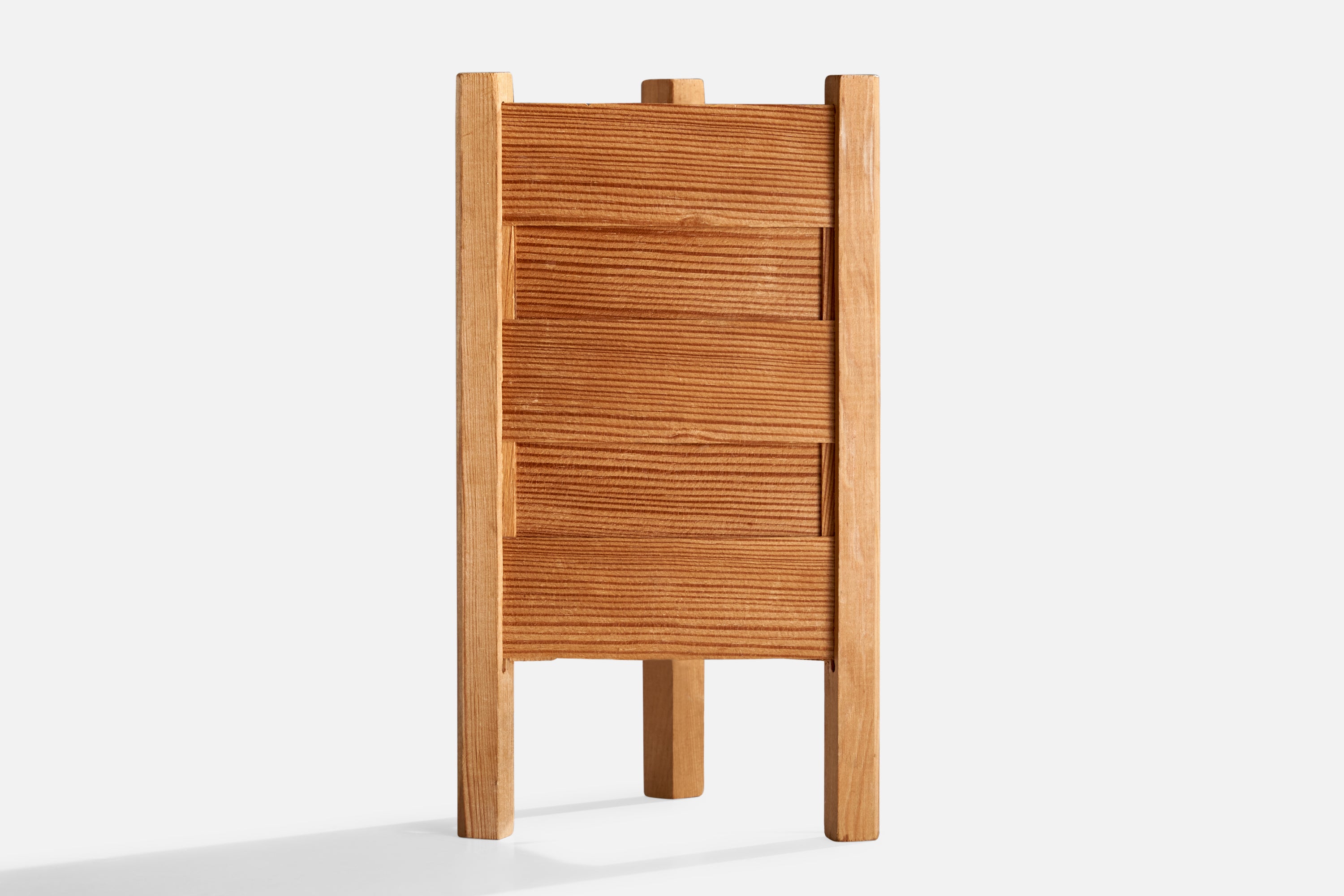 A pine and pine veneer table lamp designed and produced in Sweden, c. 1970s.

Dimensions of Shade (inches): 5.75” Top Diameter x 5.75” Bottom Diameter x 7.375” H
Dimensions of Lamp with Shade (inches): 10.375” H x 5.625” Diameter
Bulb