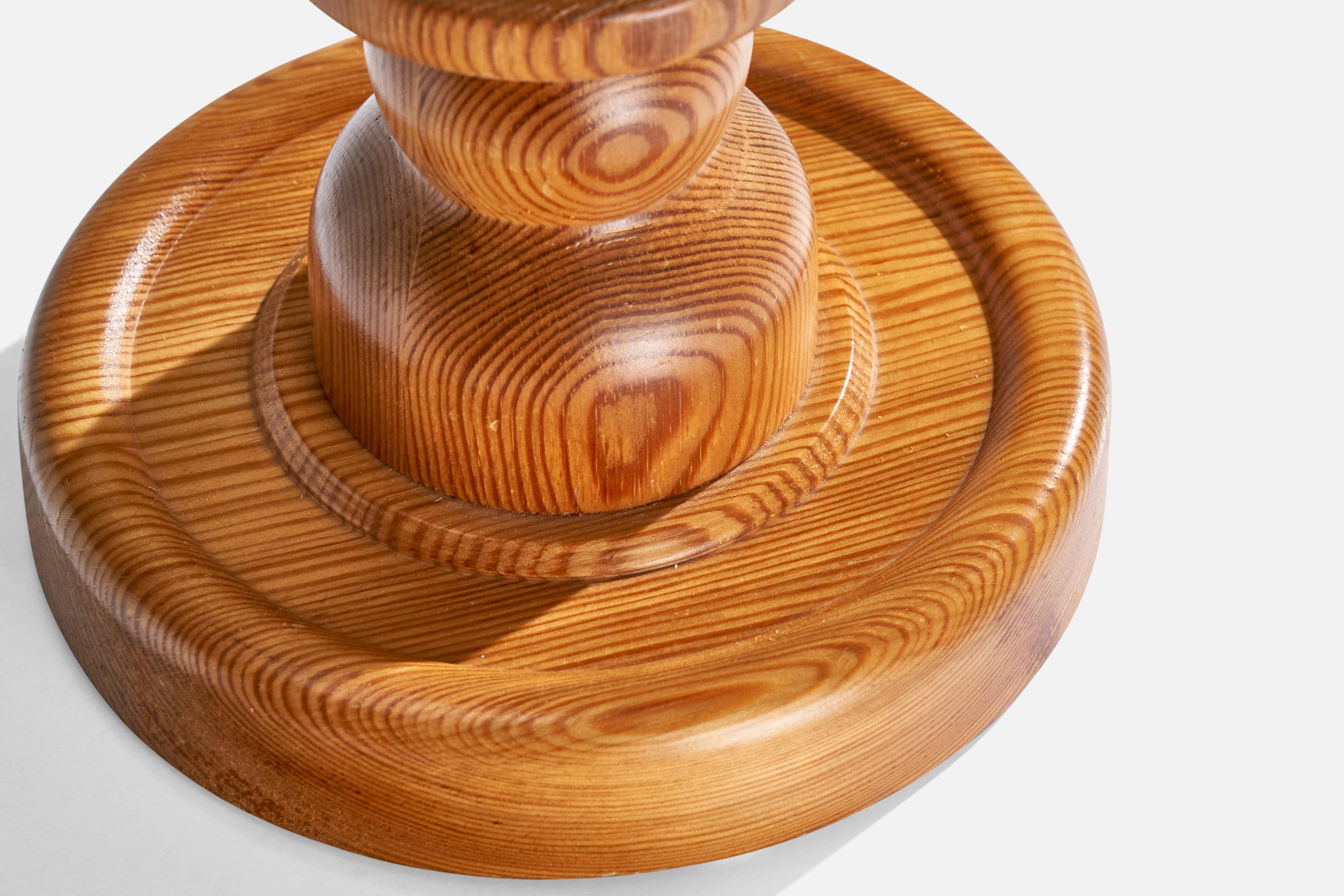 A pine table lamp designed and produced in Sweden, c. 1970s.

Dimensions of lamp: 16” H x 7” diameter 

Dimensions of shade: 9.125” top diameter x 10” bottom diameter x 8” height

Dimensions of Lamp with Shade (inches): 21.5“ H x 10” Diameter

Bulb