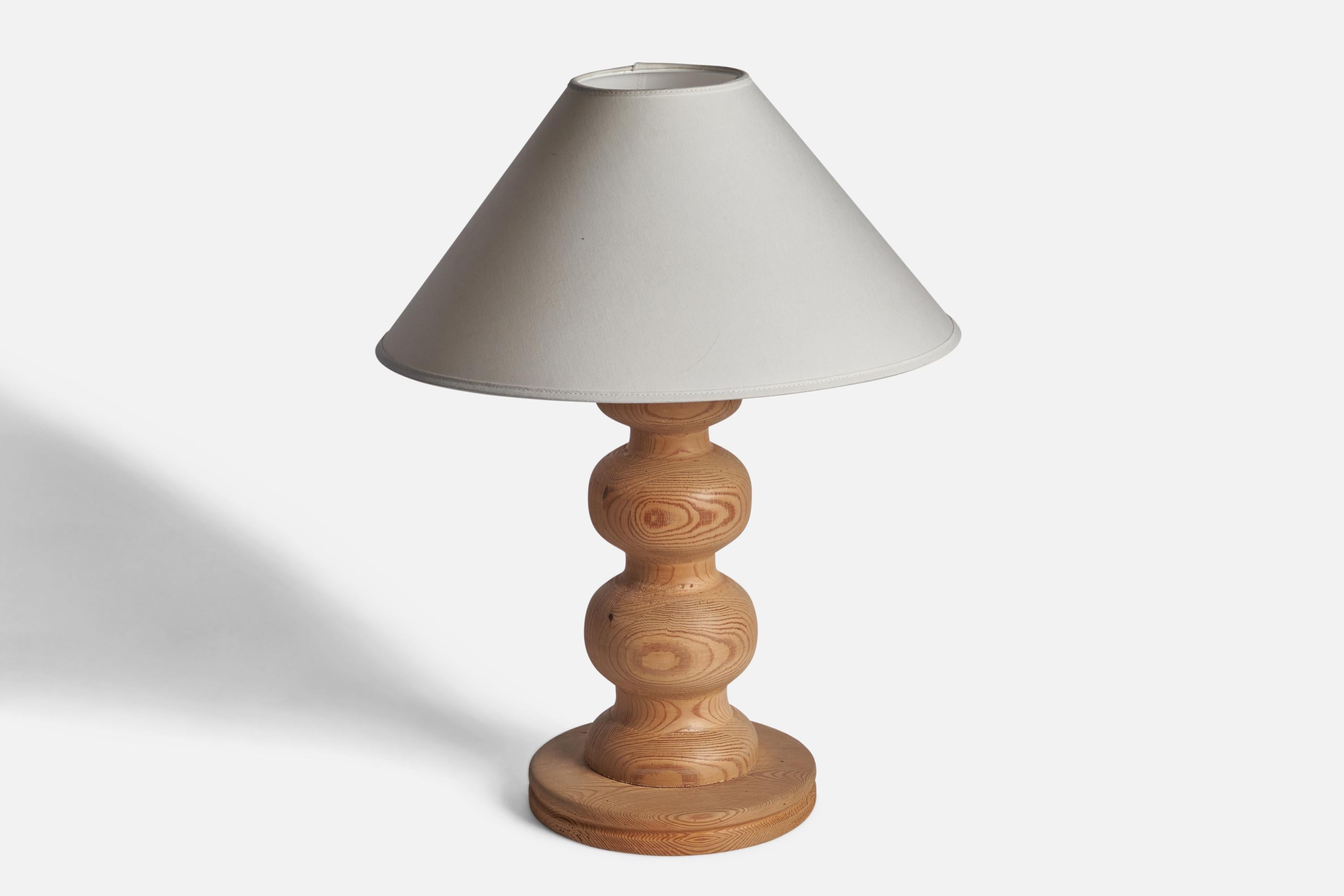 Schwedische Designerin, Tischlampe, Kiefernholz, Schweden, 1970er Jahre. (Moderne der Mitte des Jahrhunderts) im Angebot