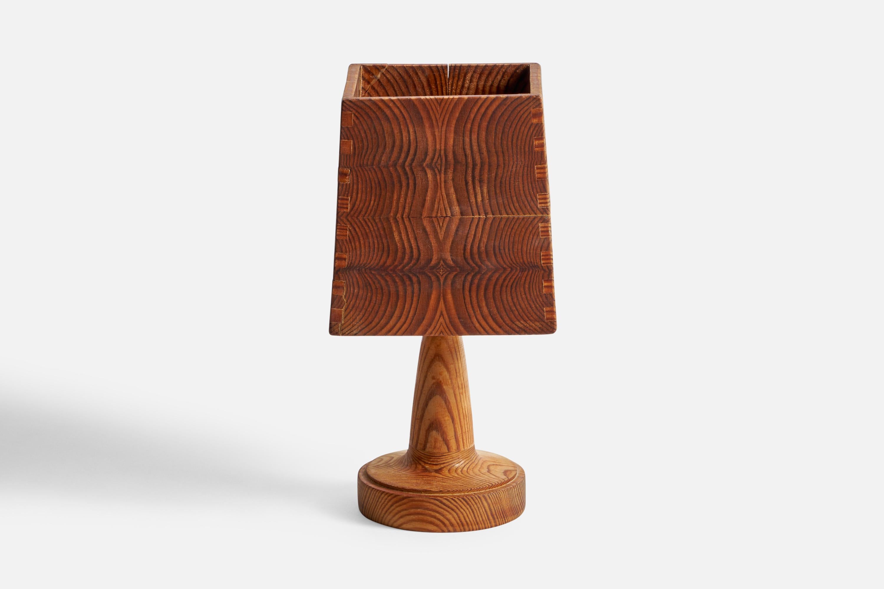 Swedish Designer, Table Lamp, Pine, Sweden, 1970s In Good Condition For Sale In High Point, NC